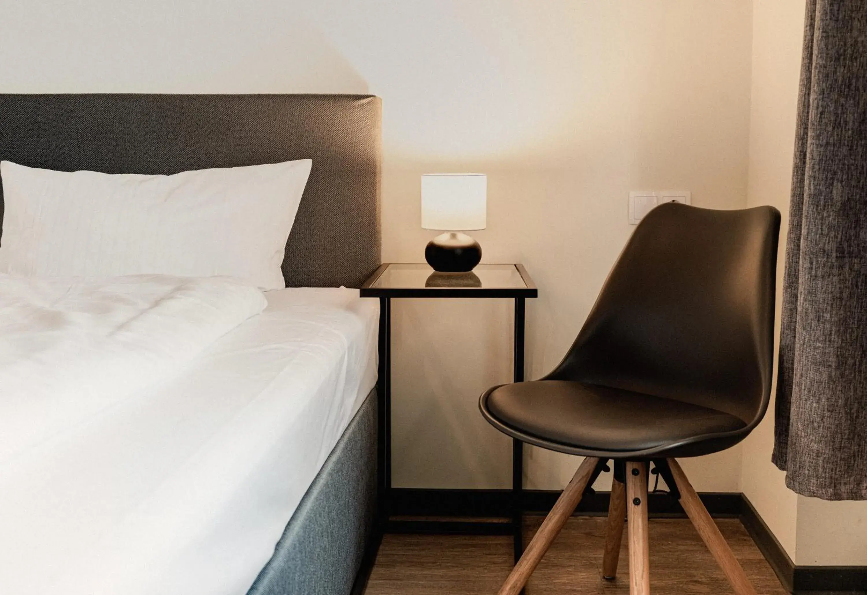 Double Room with Private Bathroom in Wandery Hotel & Hostel Dessau Double Room with Private Bathroom in Wandery Hotel & Hostel Dessau