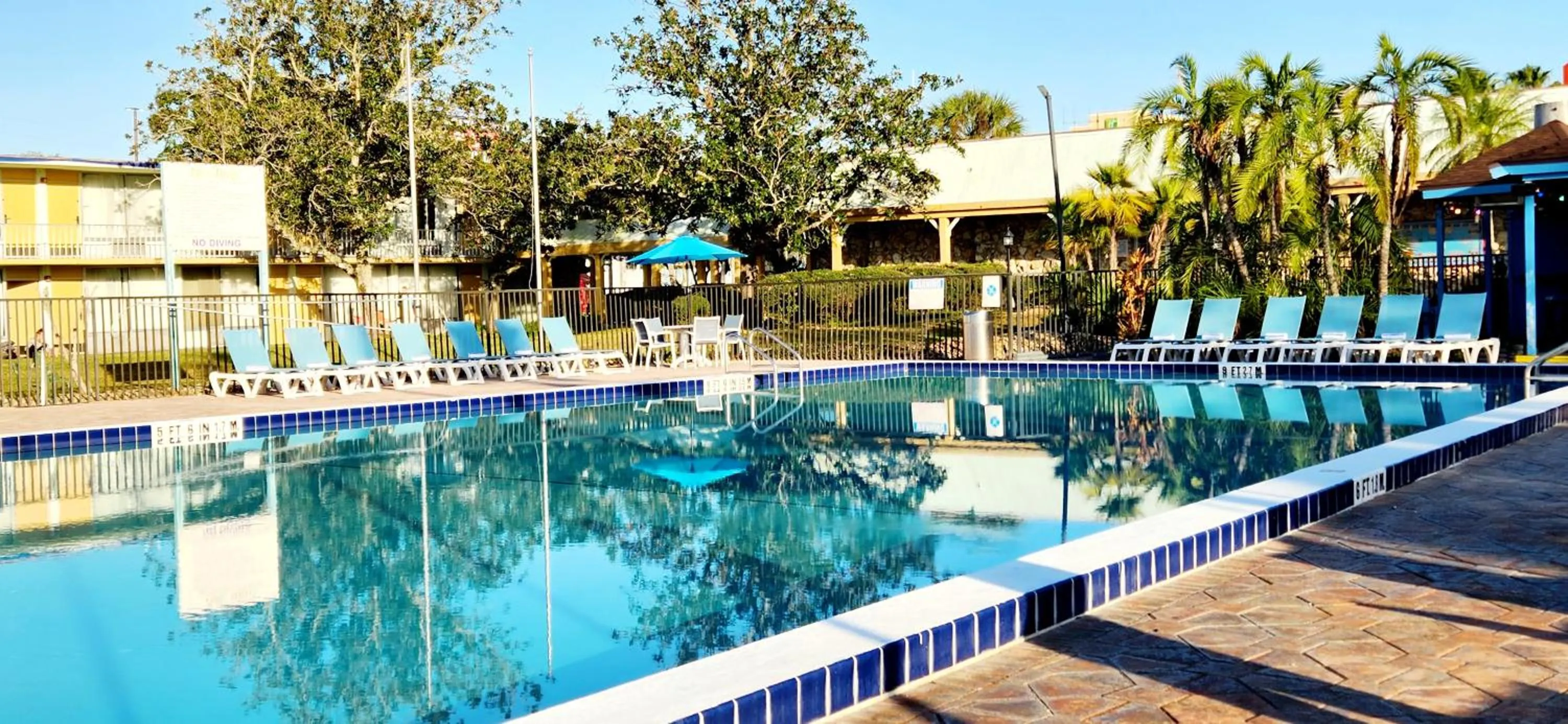 Swimming pool in Seralago Hotel & Suites Main Gate East