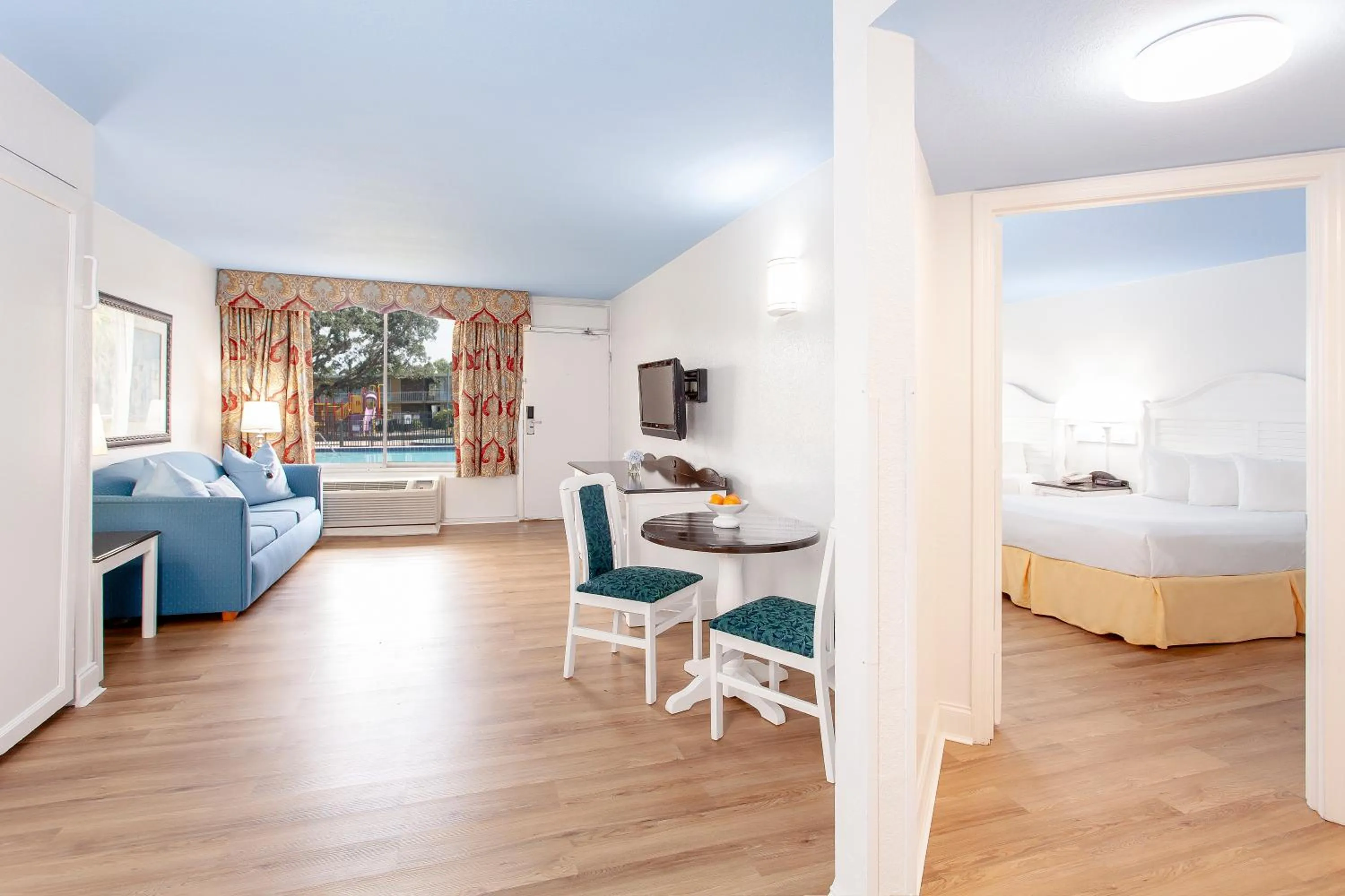 Living room in Seralago Hotel & Suites Main Gate East