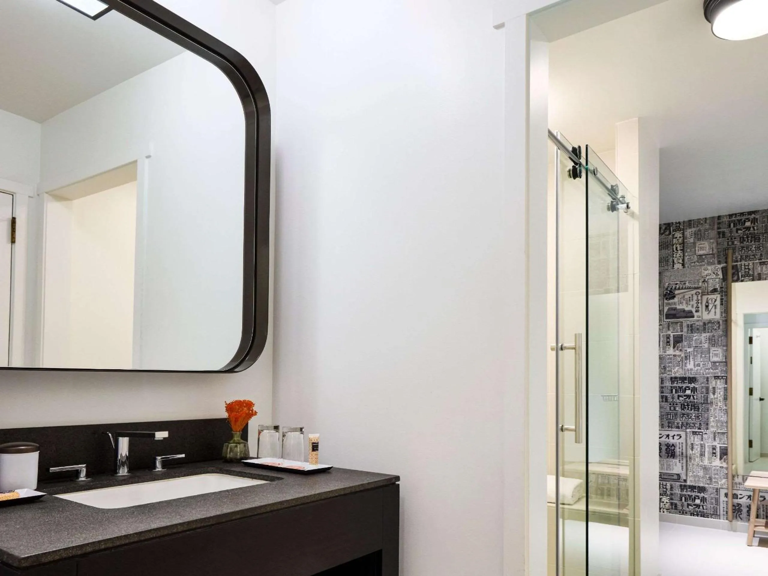 Bathroom in Hotel Kabuki, part of JdV by Hyatt