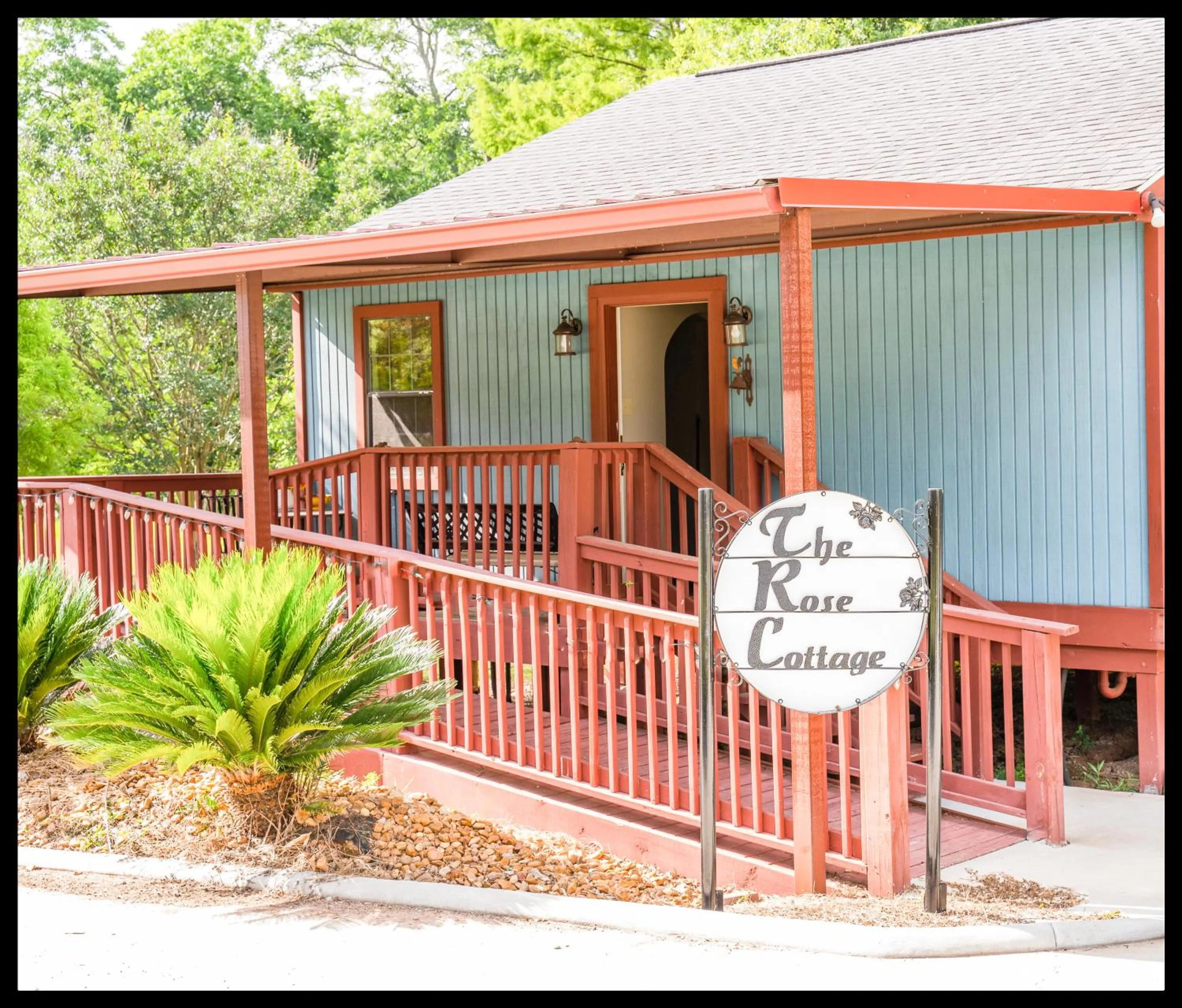 Property building in Susan's Cottages