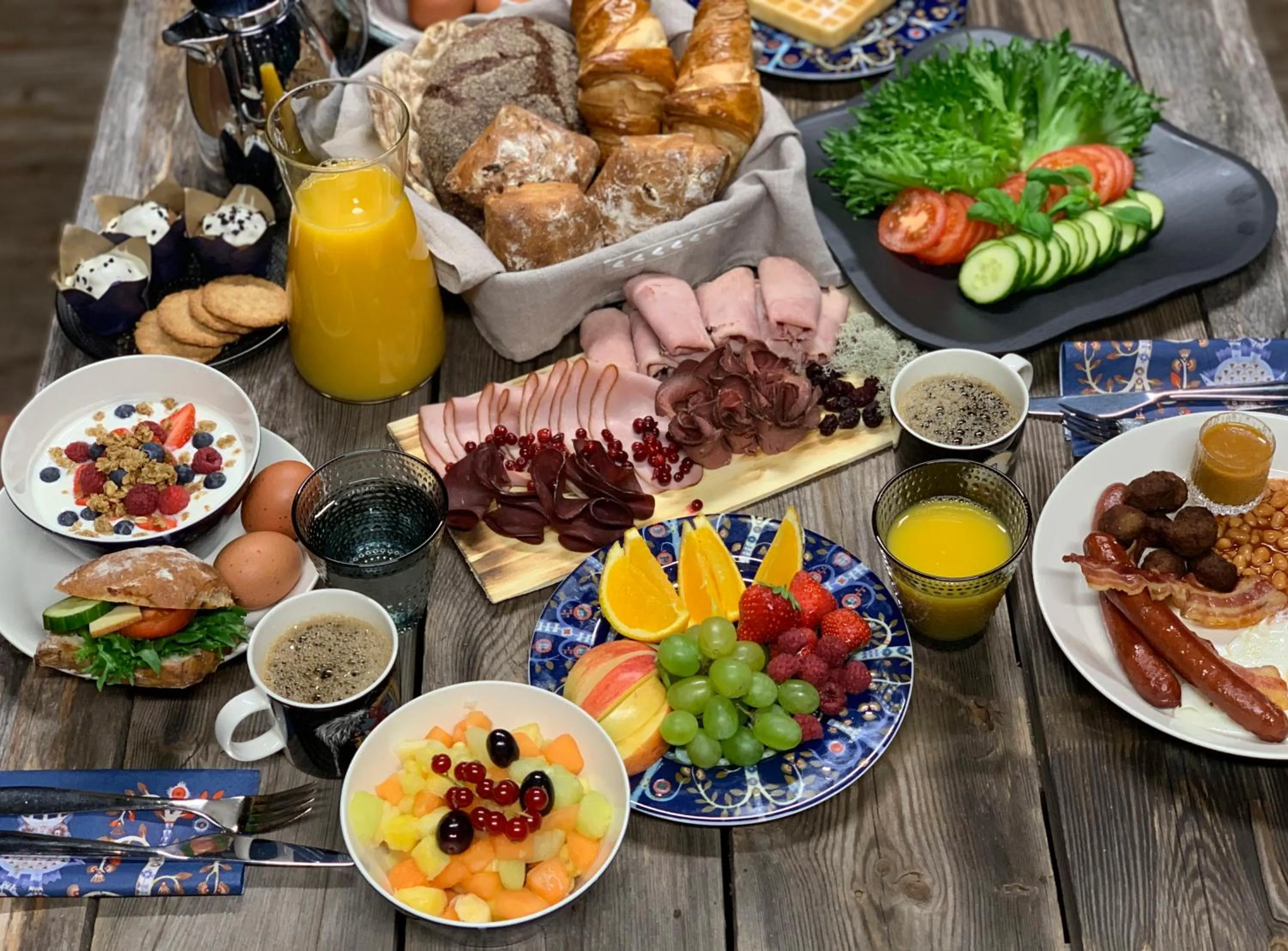 Restaurant/places to eat in Levi Black Apartments