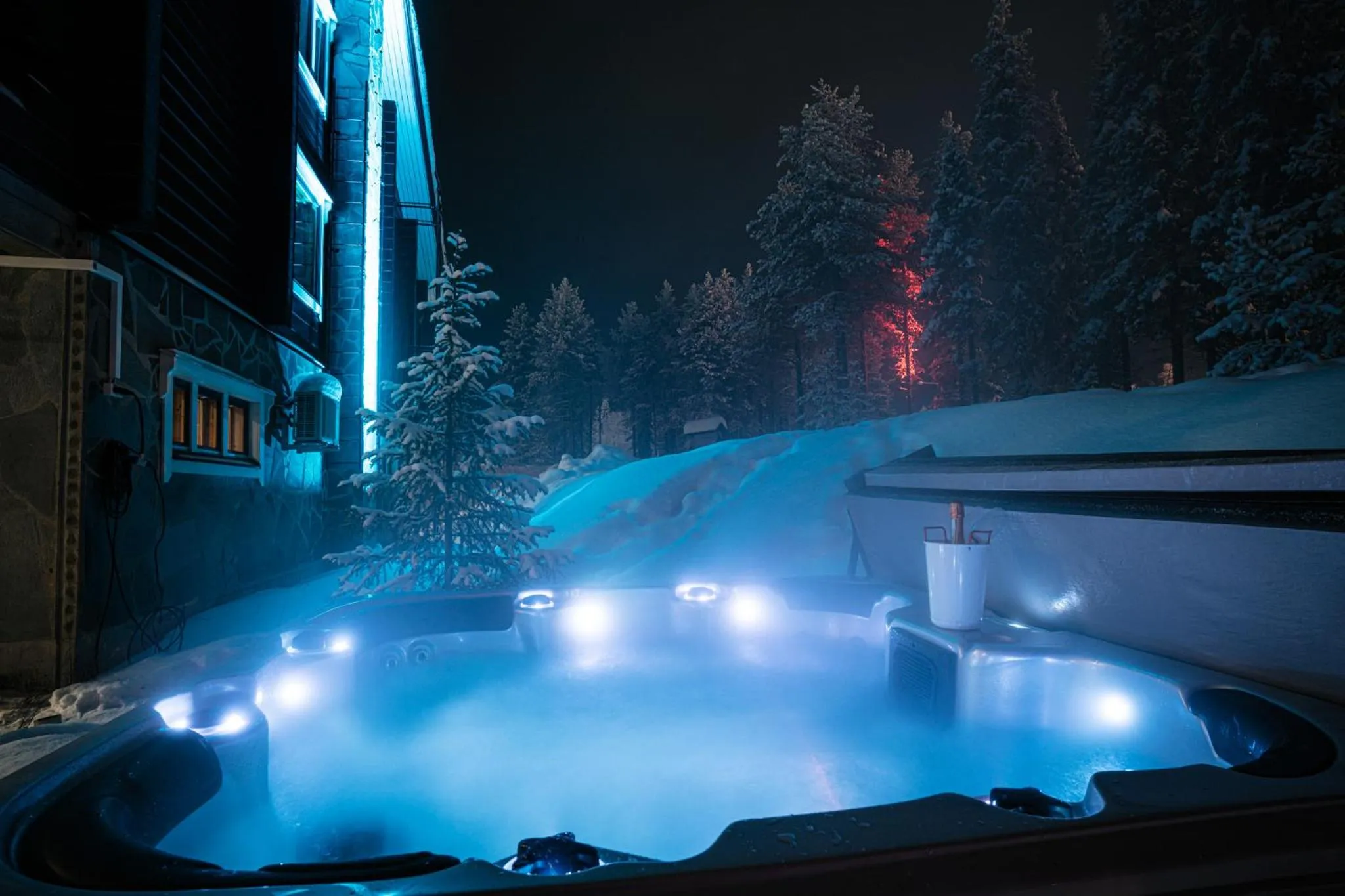 Hot Tub in Levi Black Apartments