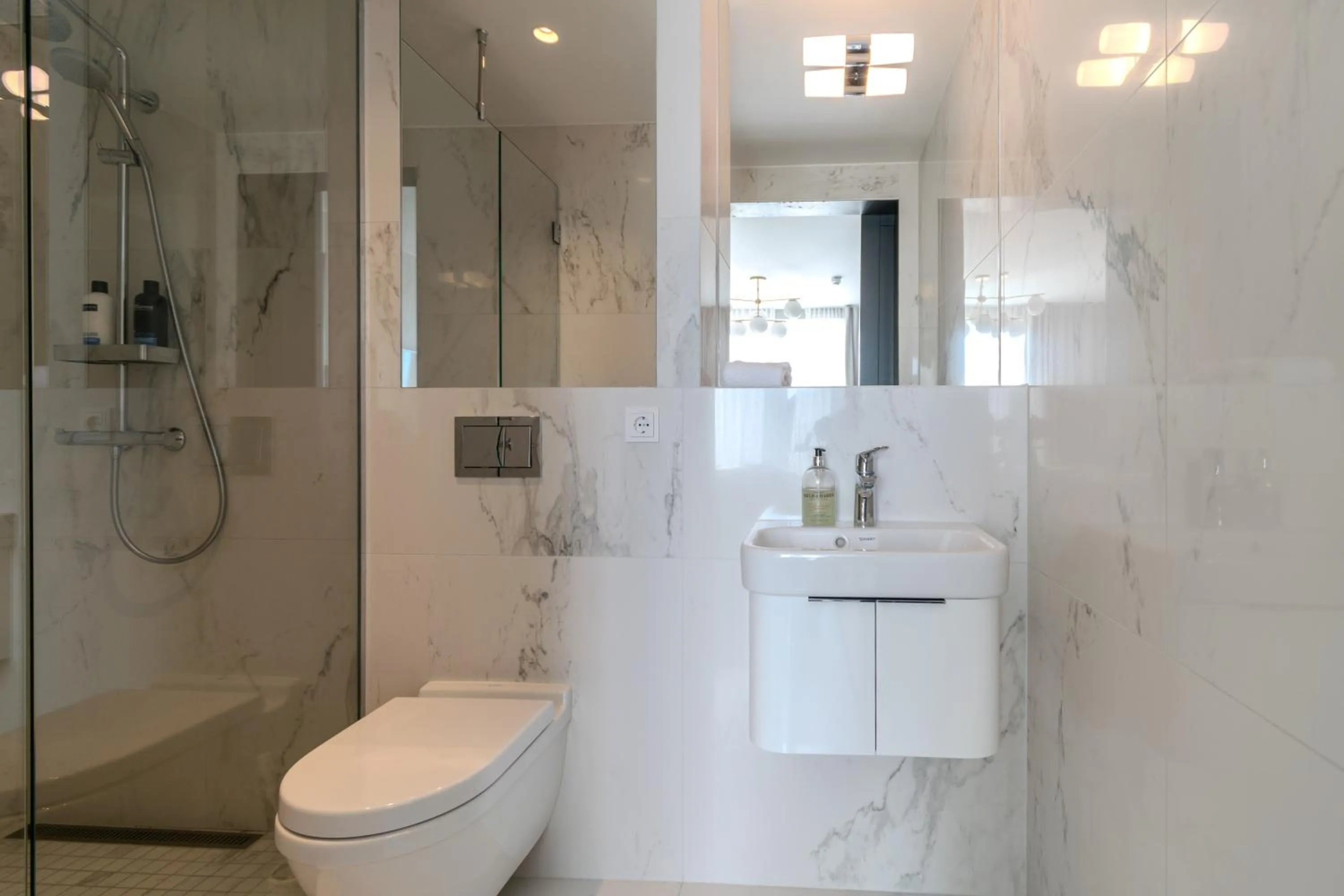 Shower in Midtown Hotel