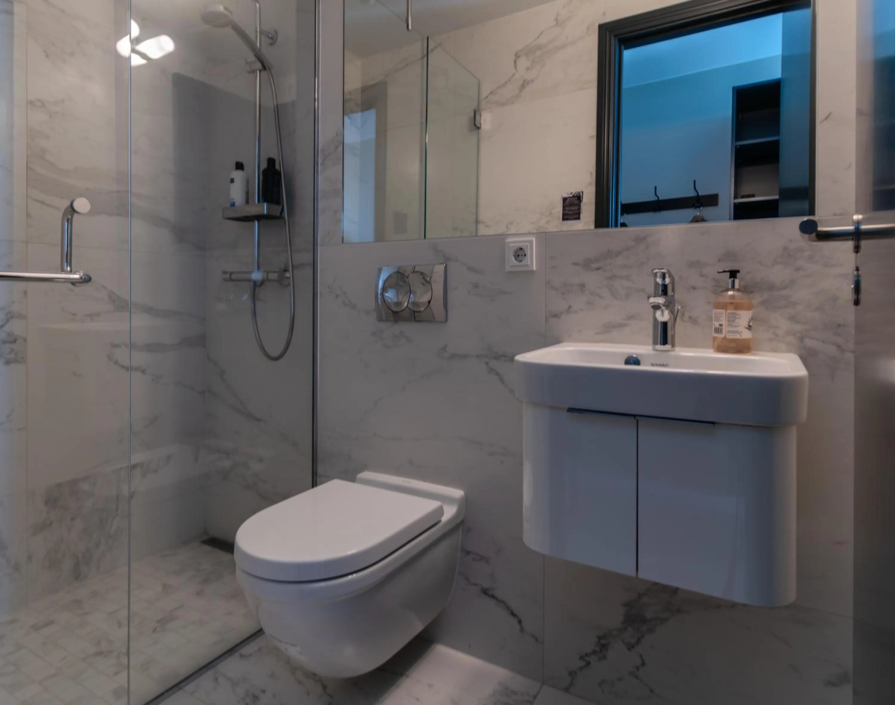 Shower in Midtown Hotel