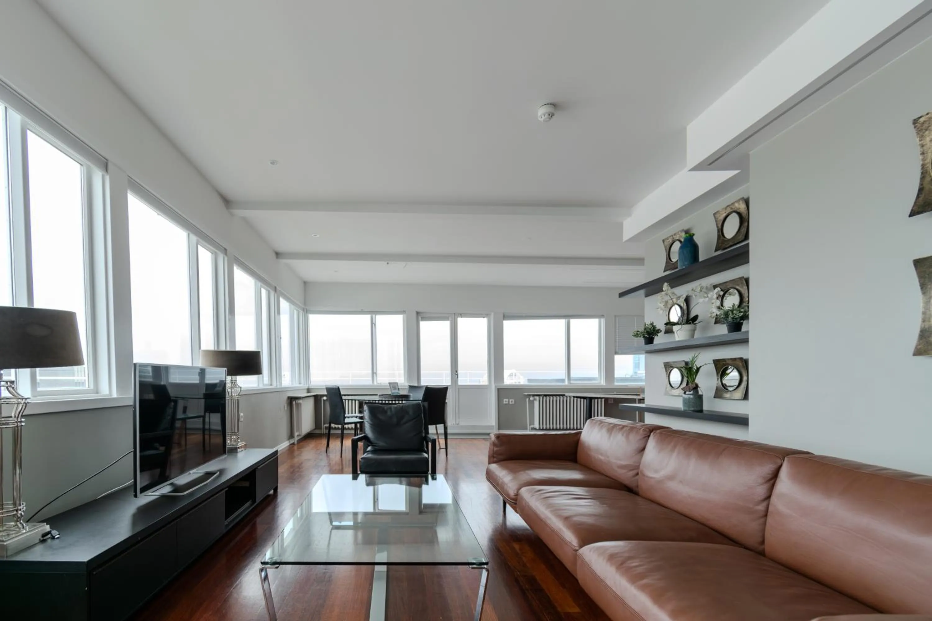 TV and multimedia in Midtown Hotel