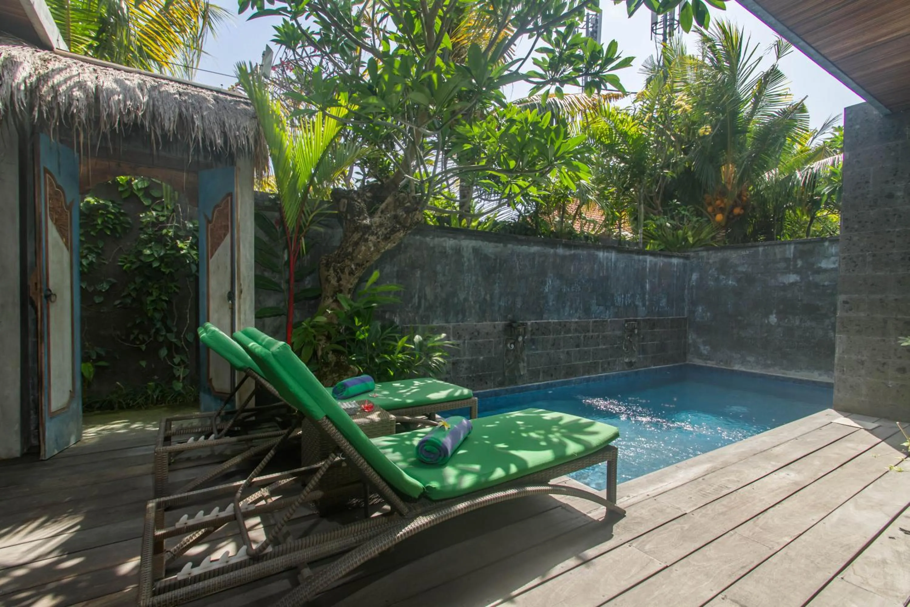 Swimming pool in Sari Dana Villas