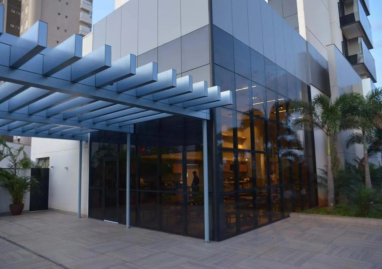 Facade/entrance in Hplus Premium Palmas