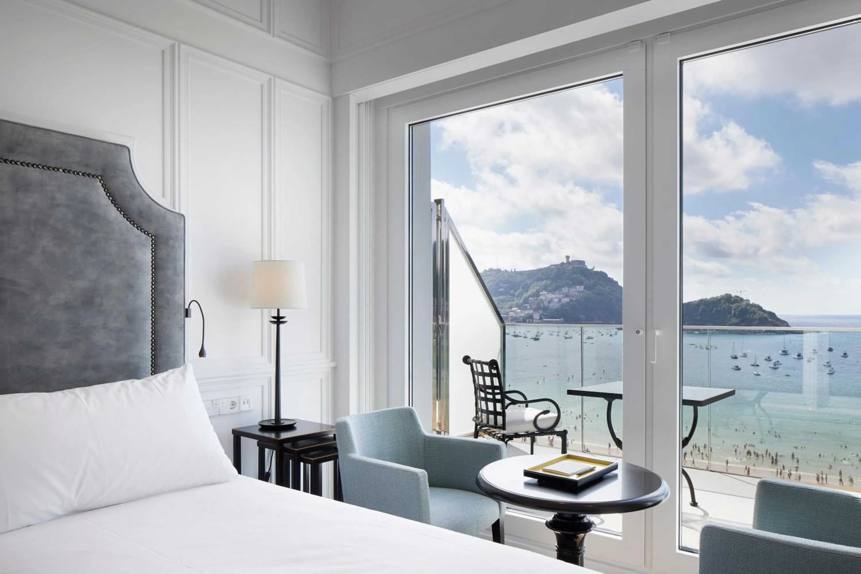 Balcony/Terrace, Bed in Hotel Boutique Villa Favorita