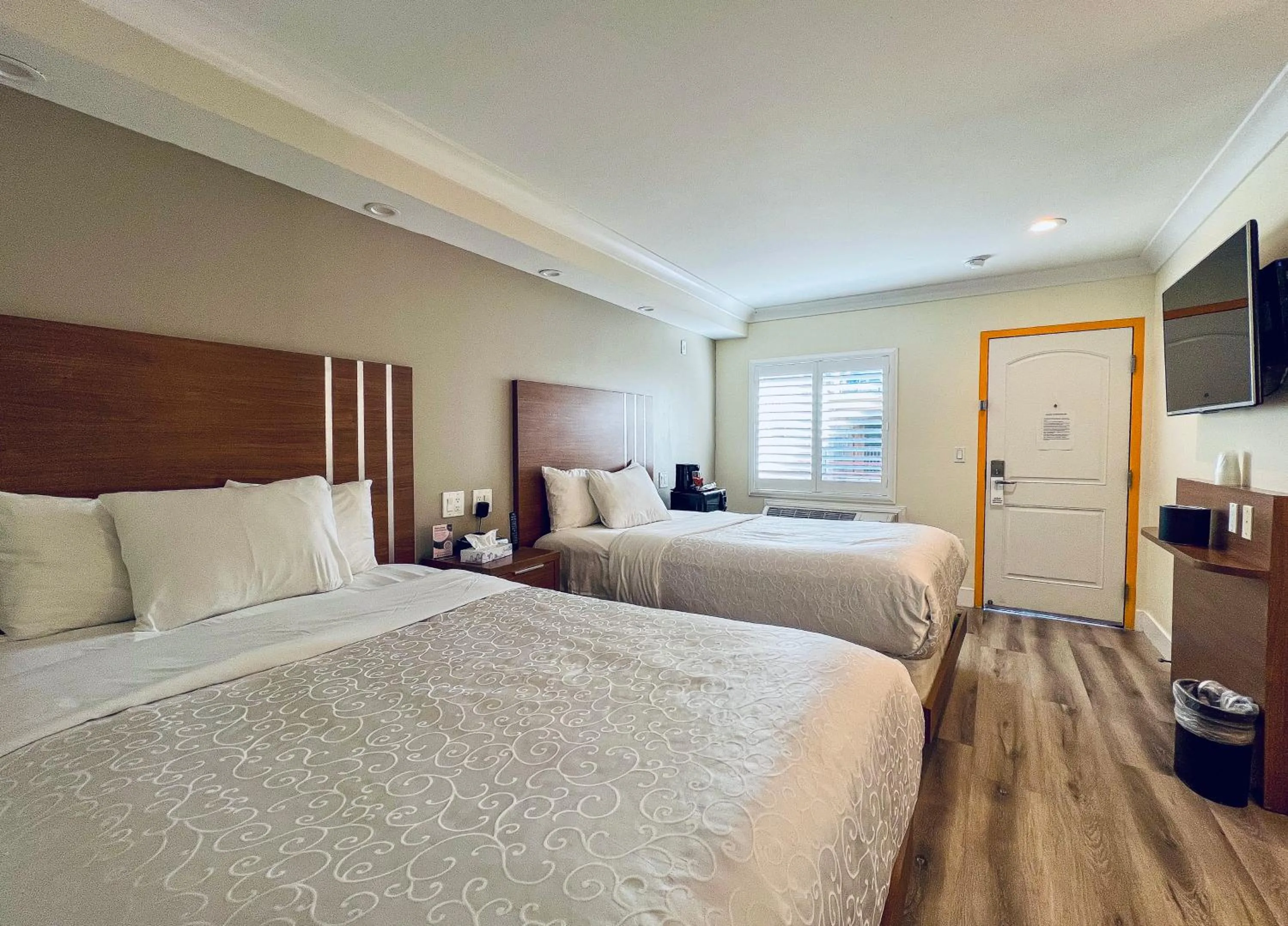 View (from property/room), Bed in Greenwich Inn