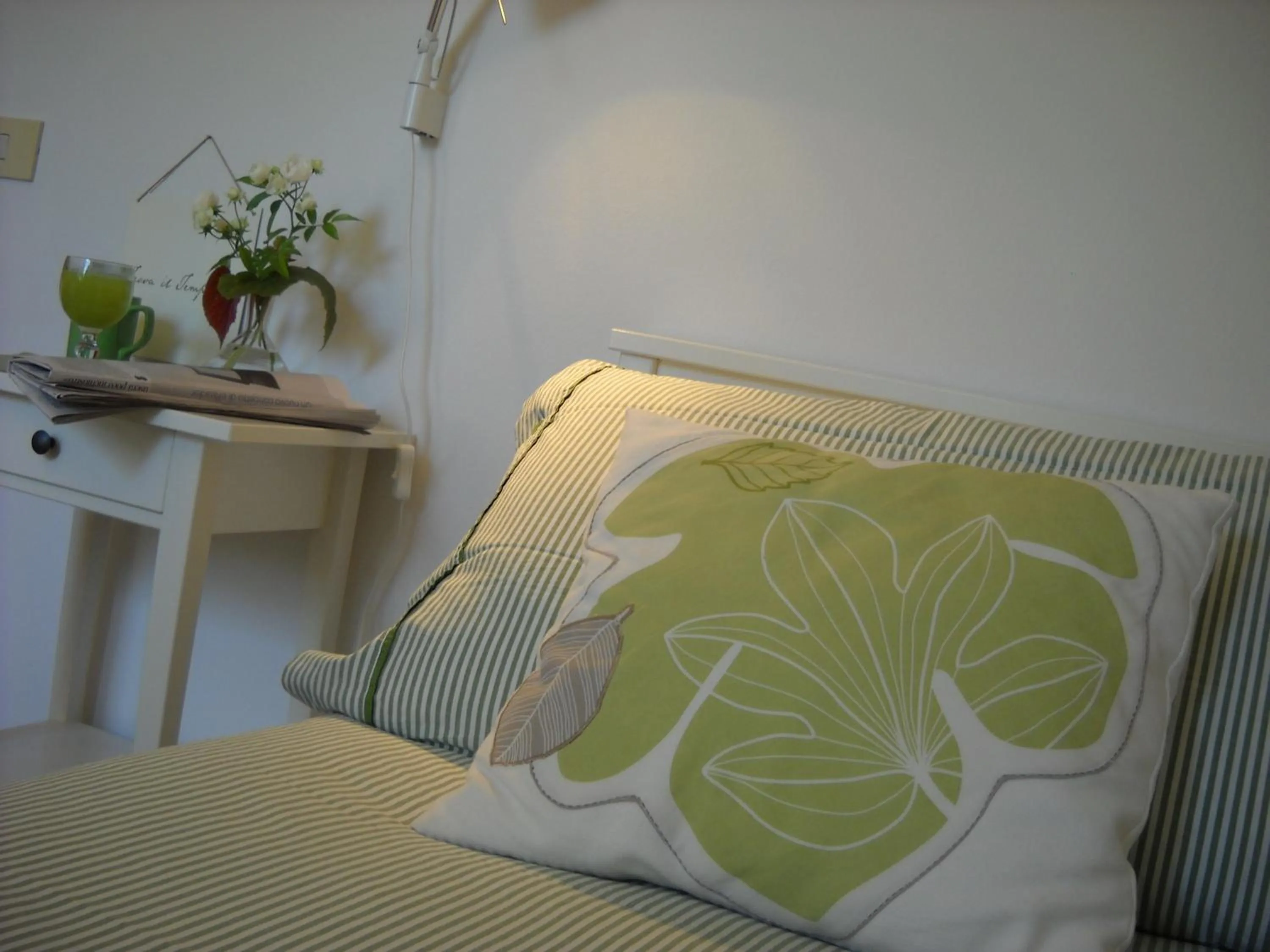 Decorative detail, Bed in La Casa del Giardiniere