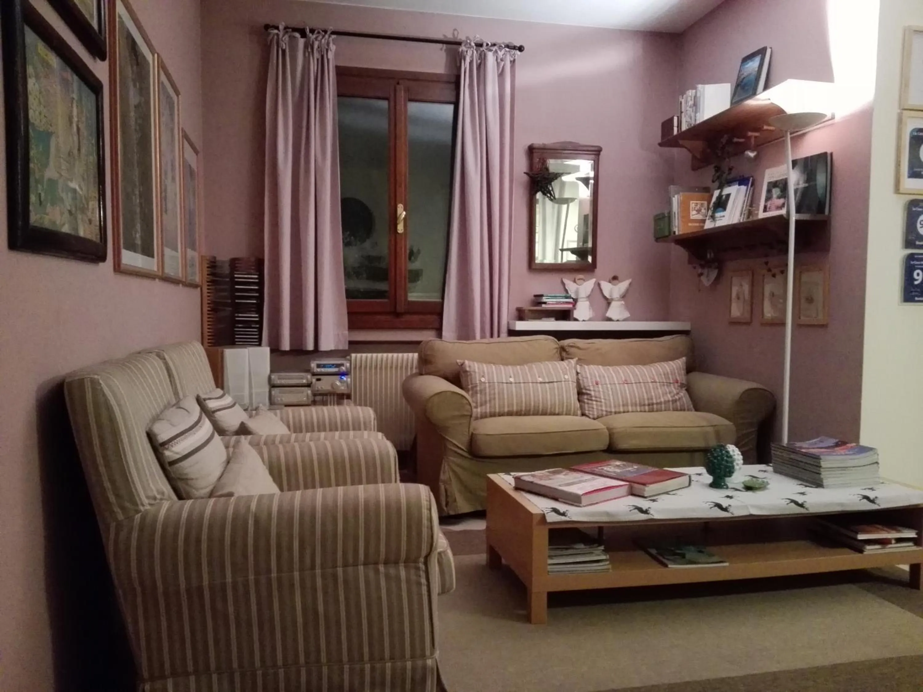 Communal lounge/ TV room in La Casa del Giardiniere