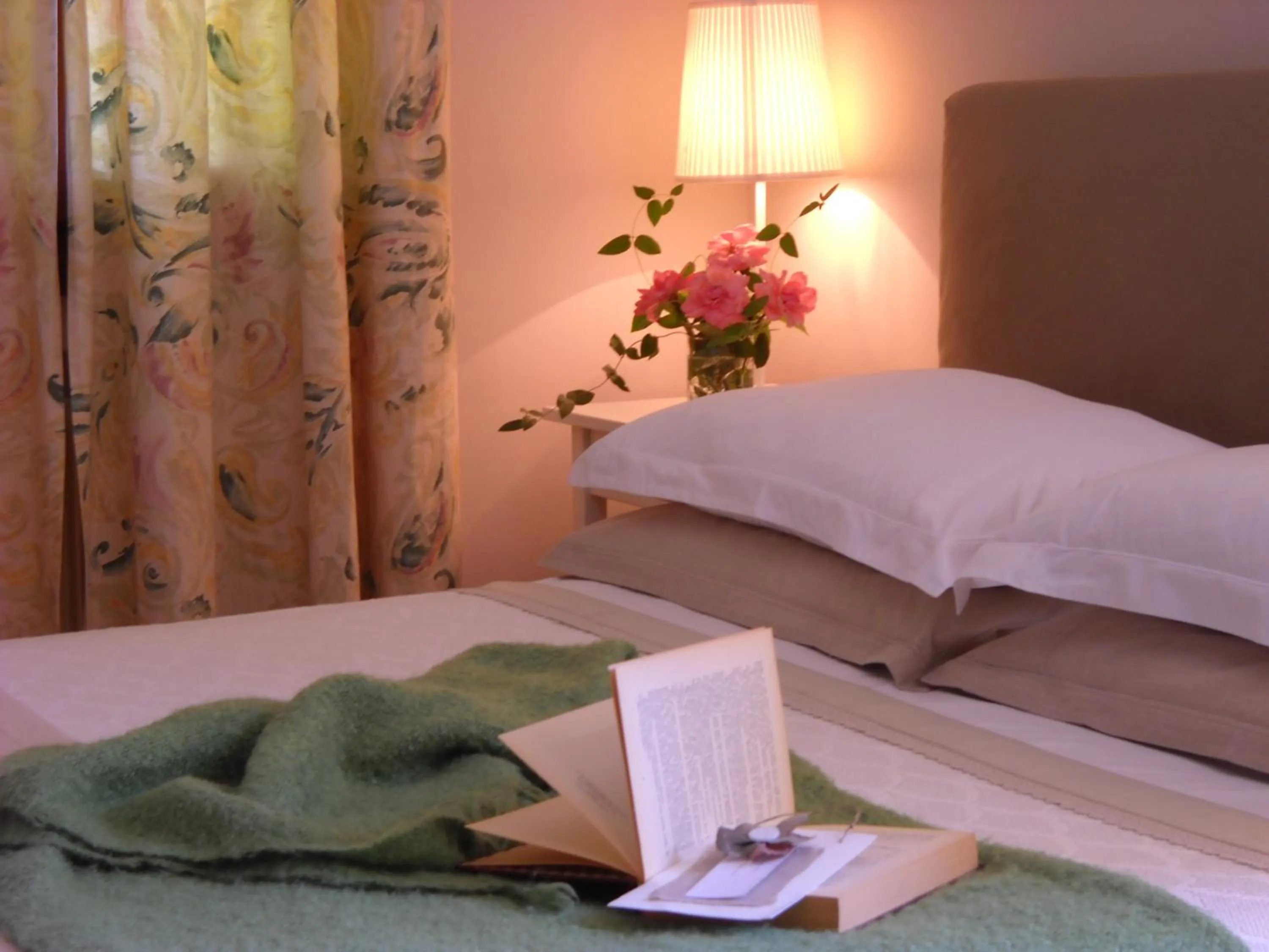 Decorative detail, Bed in La Casa del Giardiniere