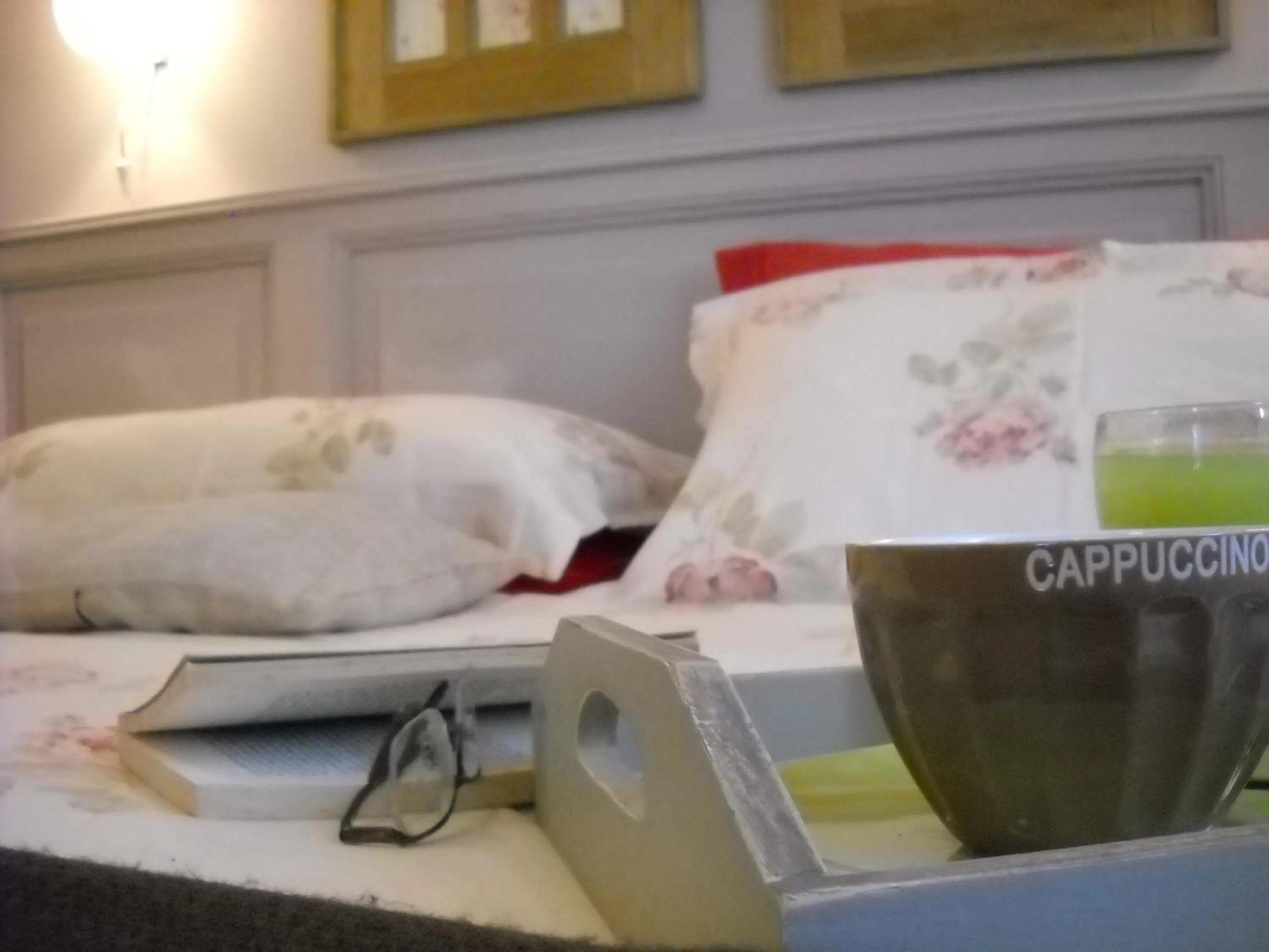 Decorative detail, Bed in La Casa del Giardiniere