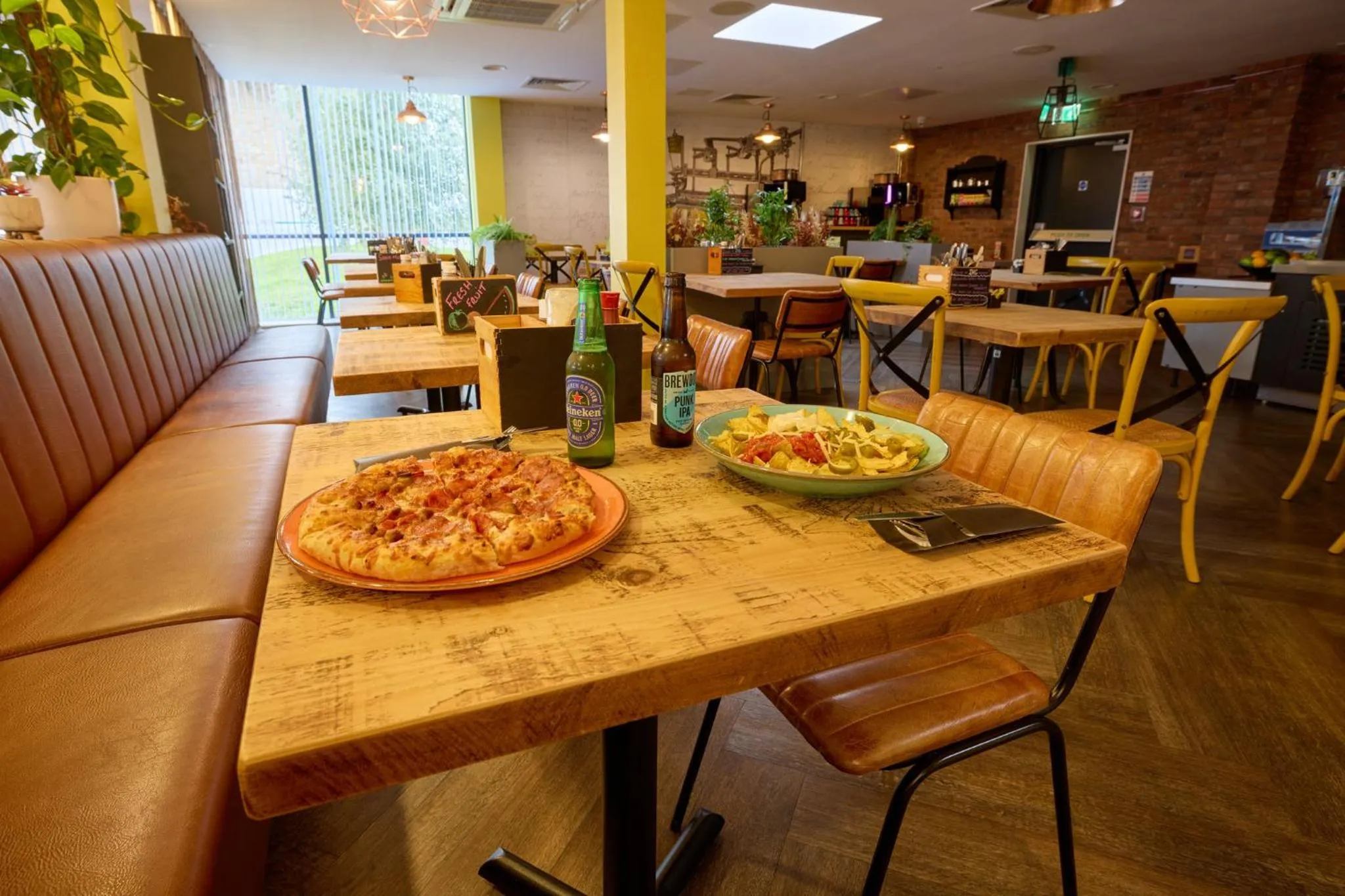 Restaurant/places to eat in Holiday Inn - the niu, Loom Manchester North by IHG