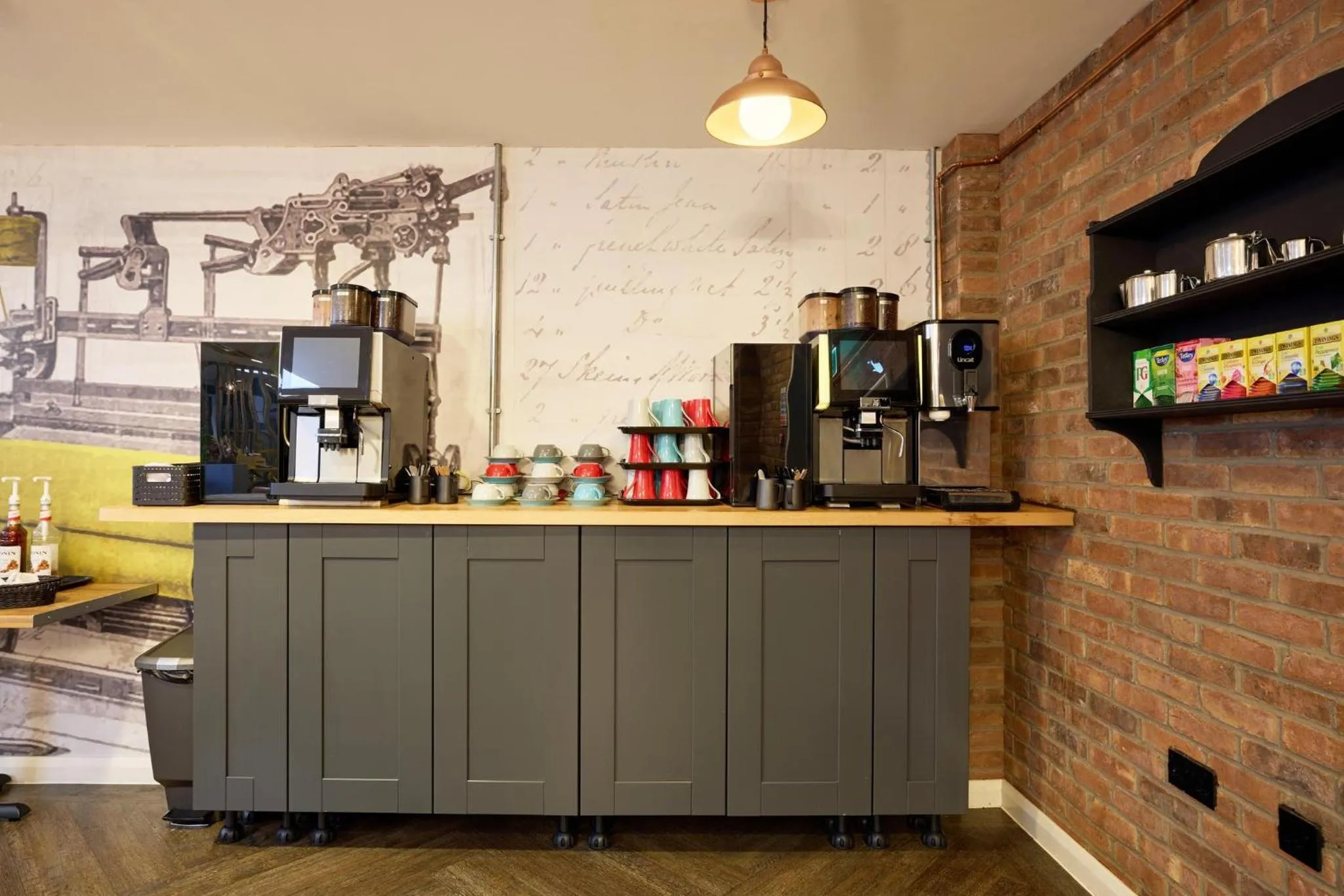 Restaurant/places to eat in Holiday Inn - the niu, Loom Manchester North by IHG