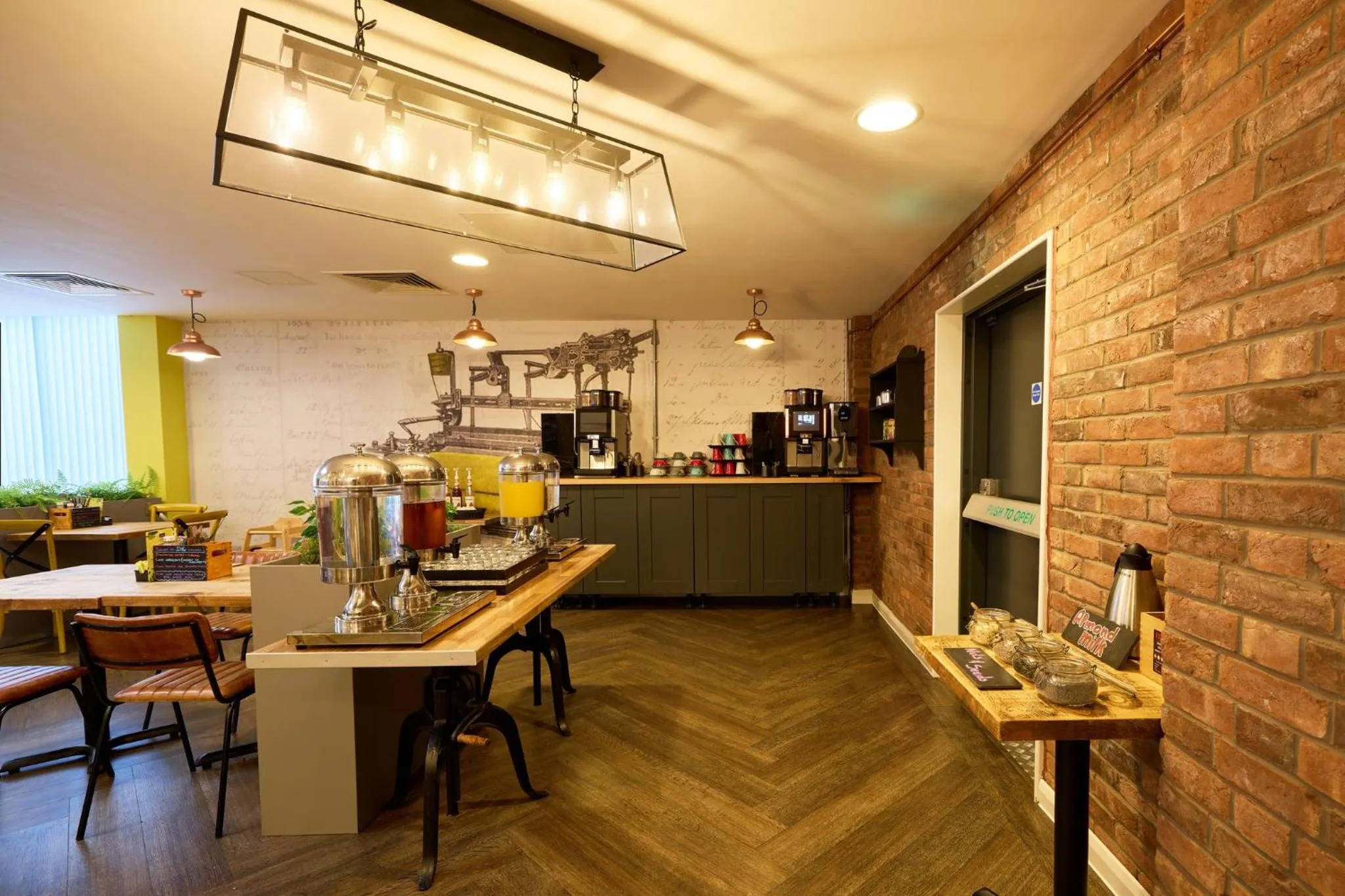 Restaurant/places to eat in Holiday Inn - the niu, Loom Manchester North by IHG