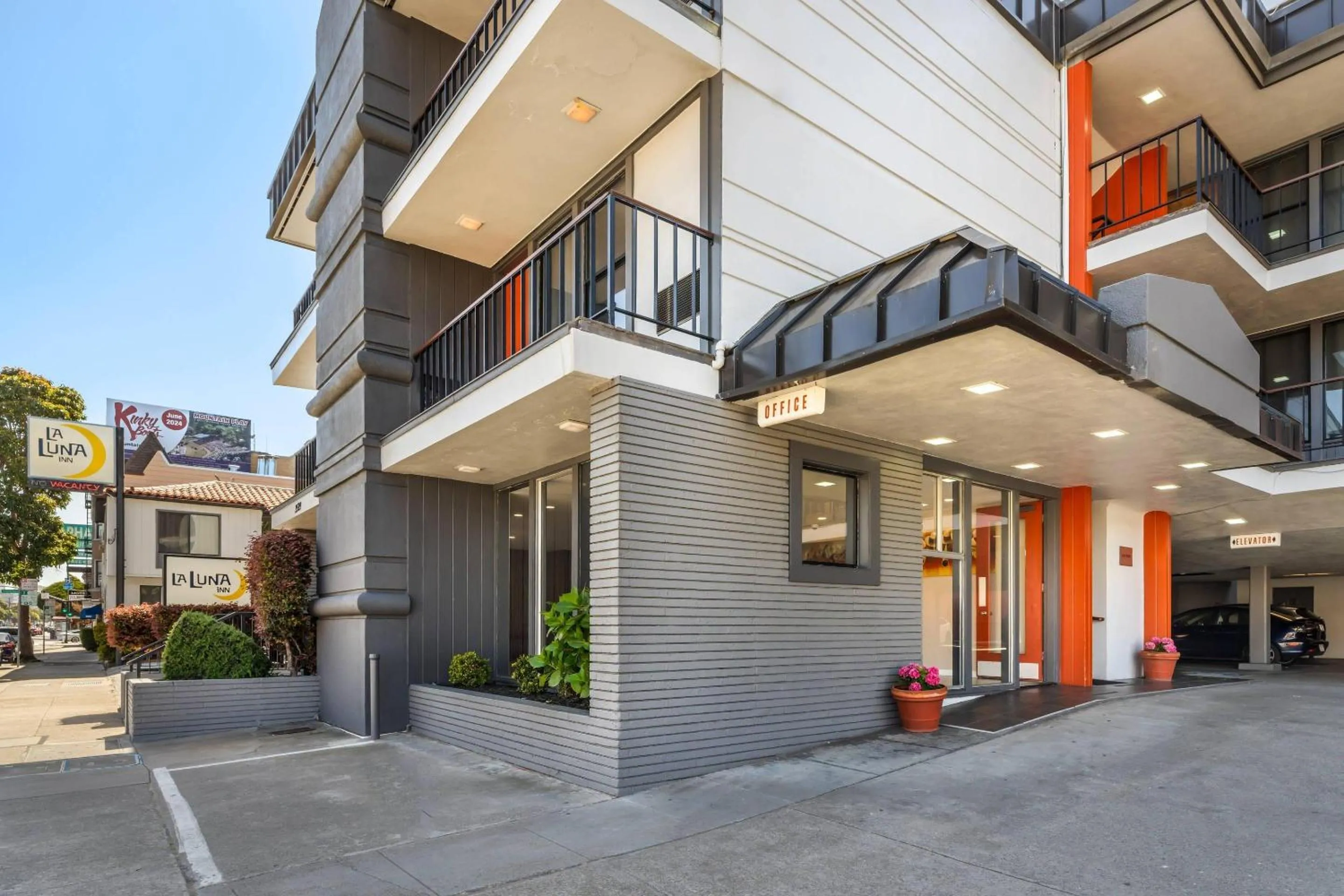 Property building in La Luna Inn, an Ascend Collection Hotel