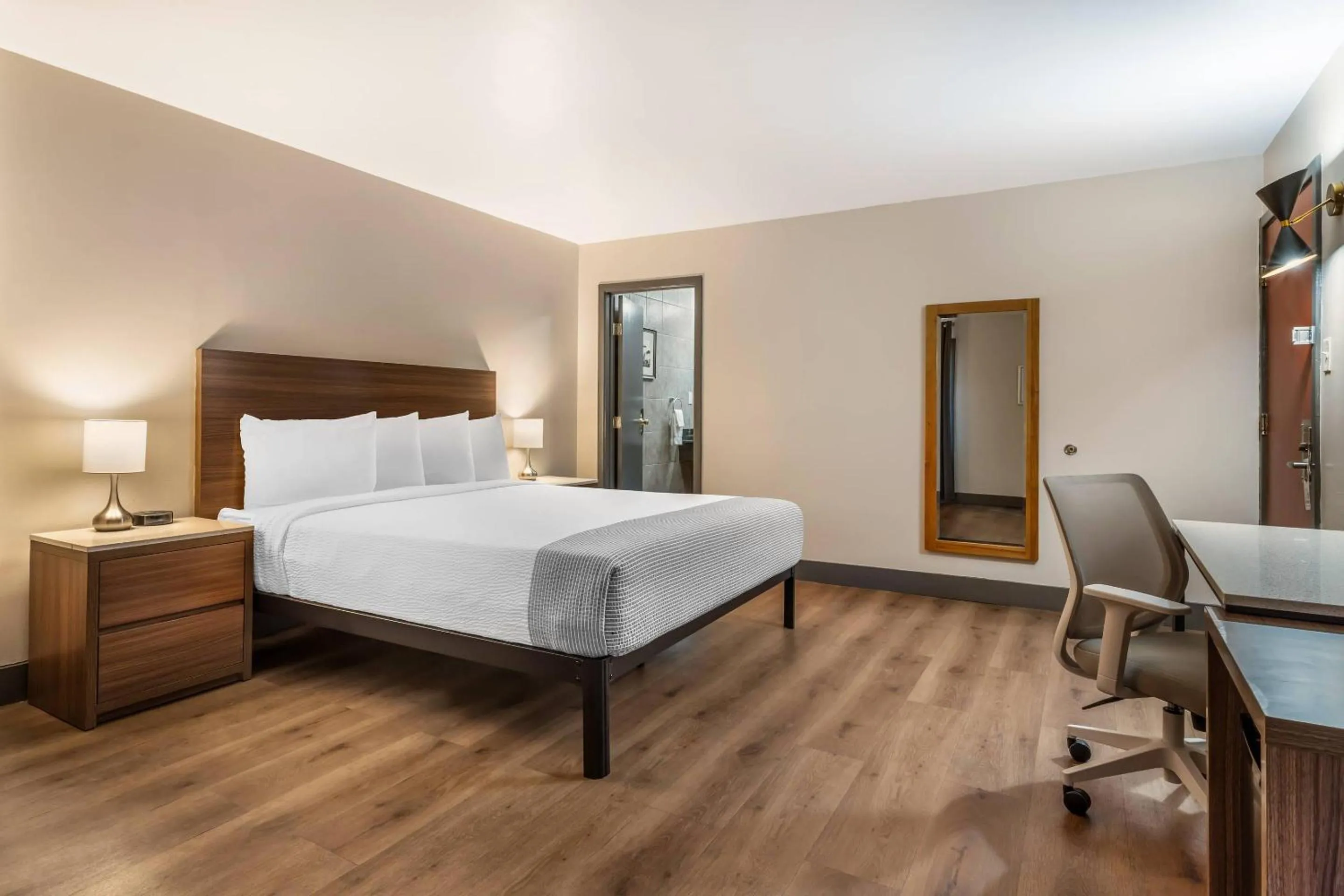 Bedroom, Bed in La Luna Inn, an Ascend Collection Hotel