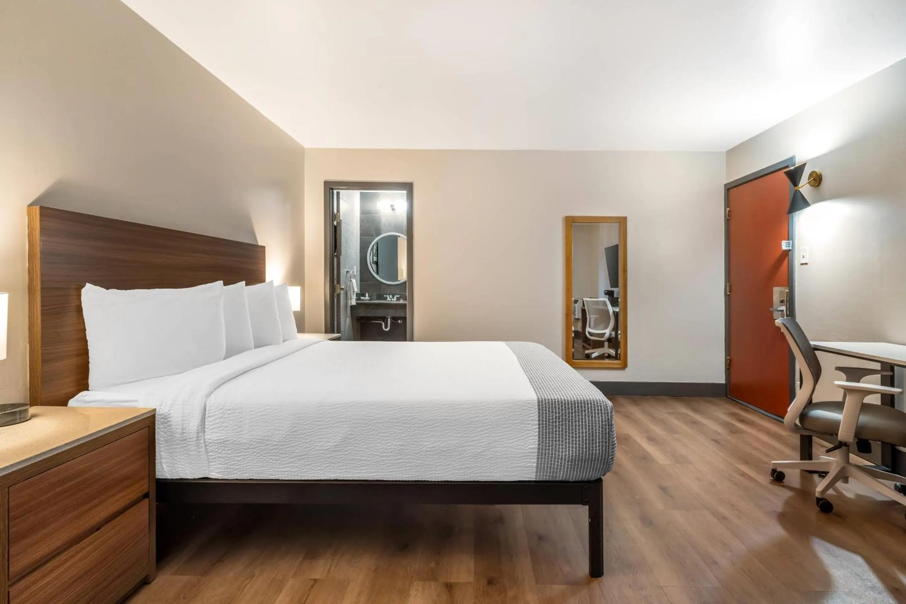 Bedroom, Bed in La Luna Inn, an Ascend Collection Hotel