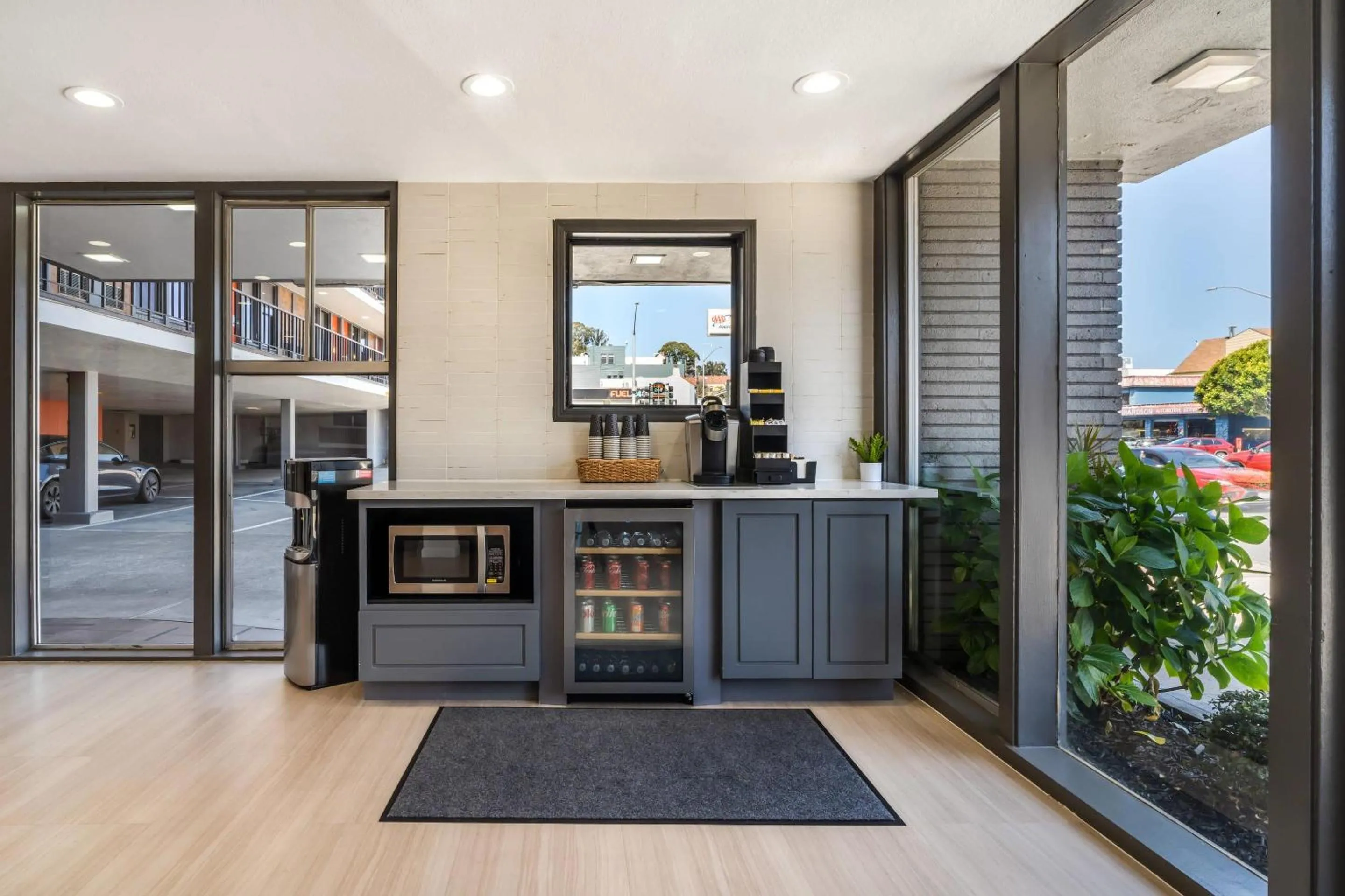 Lobby or reception in La Luna Inn, an Ascend Collection Hotel