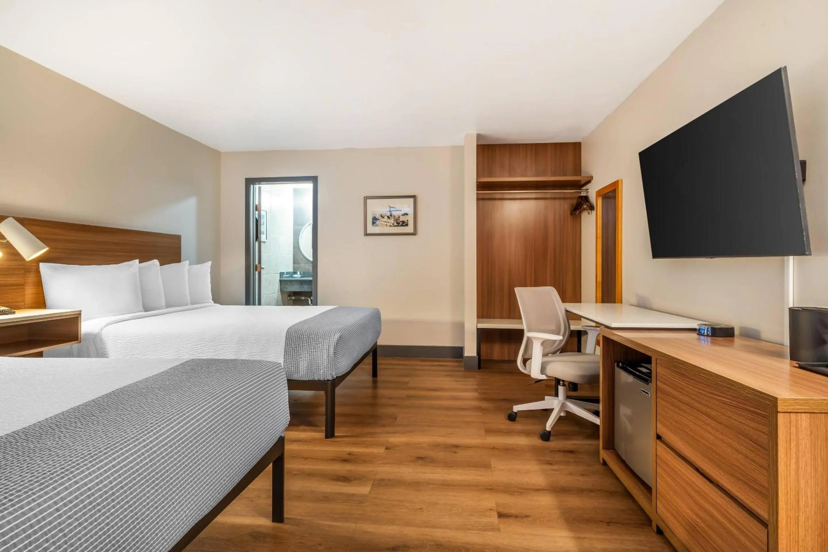 Bedroom, Bed in La Luna Inn, an Ascend Collection Hotel