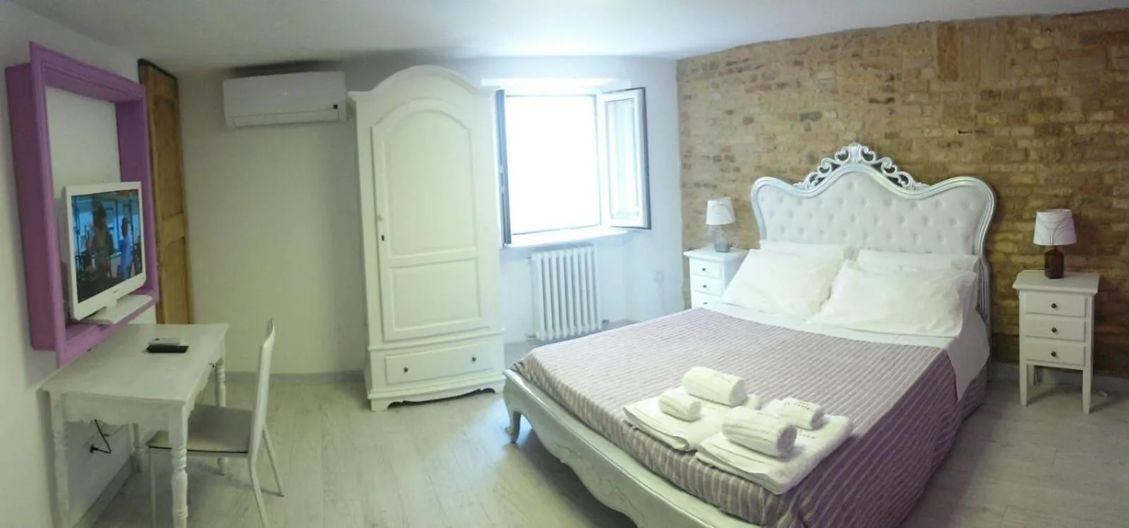 Day, Bed in B&B La Lanterna