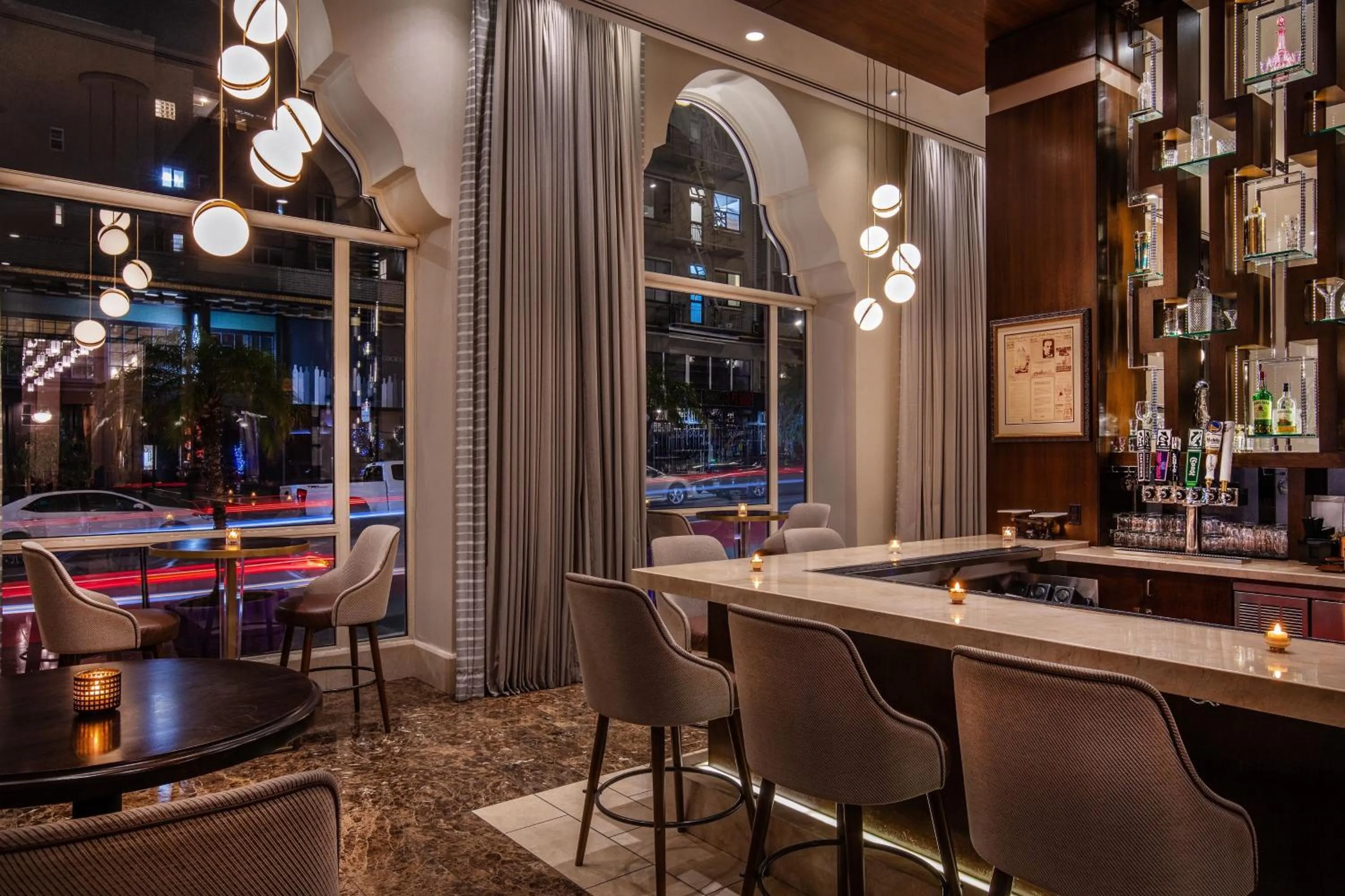 Lounge or bar in Hotel Adagio, Autograph Collection