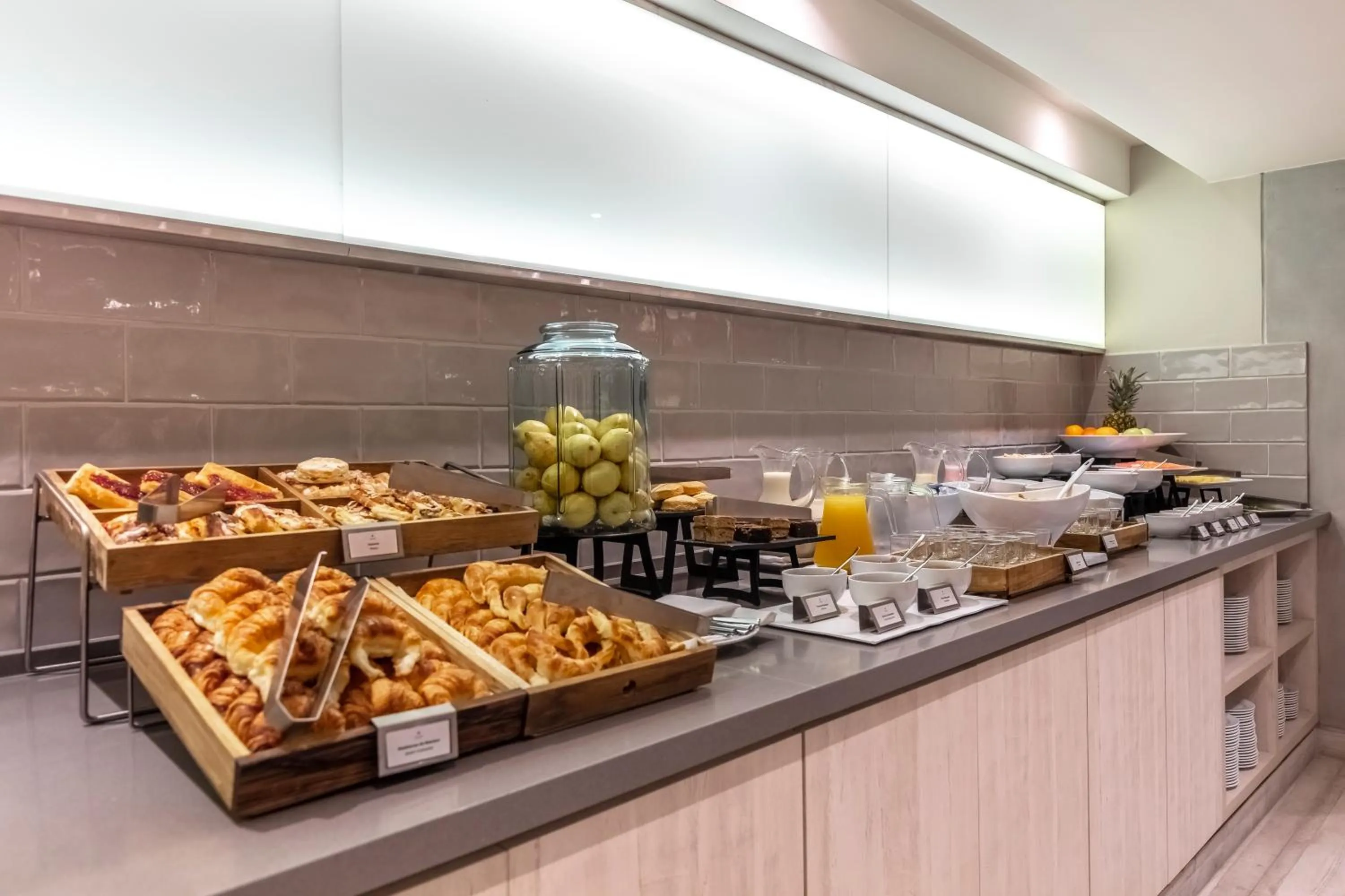 Breakfast in Huinid Obelisco Hotel