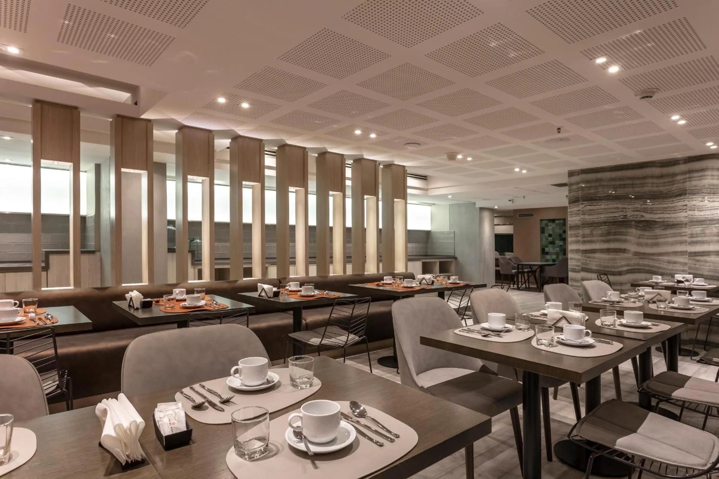 Breakfast in Huinid Obelisco Hotel