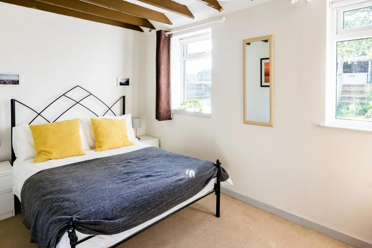 Bedroom, Bed in Altquhur Byre