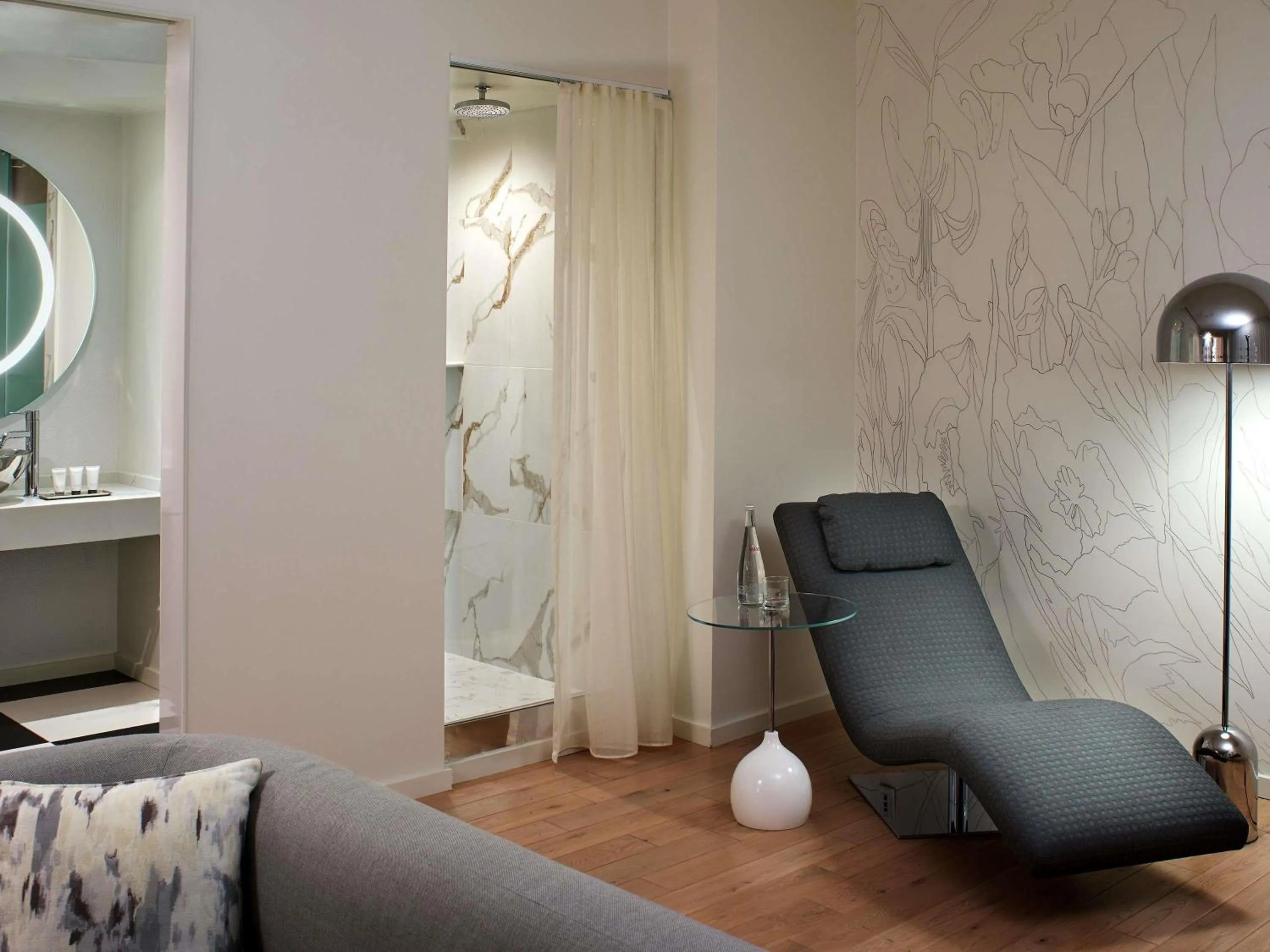 Bedroom in Mondrian Los Angeles