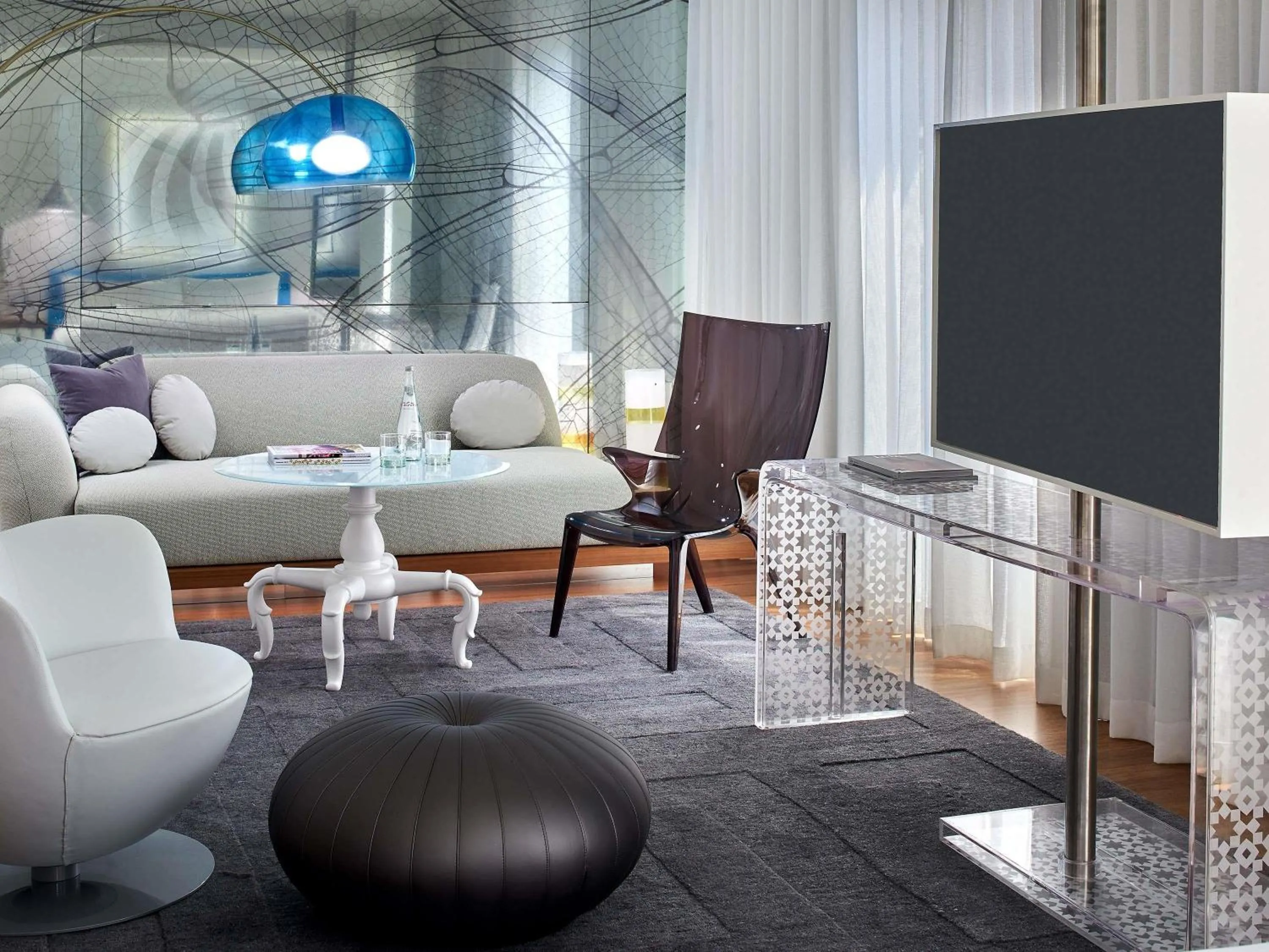 Bedroom in Mondrian Los Angeles