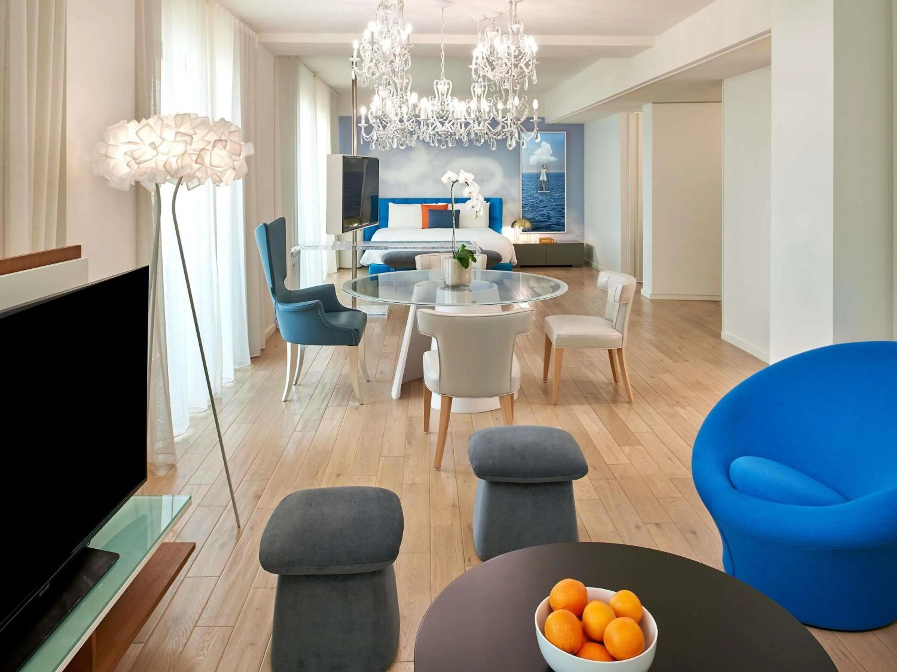 Bedroom in Mondrian Los Angeles