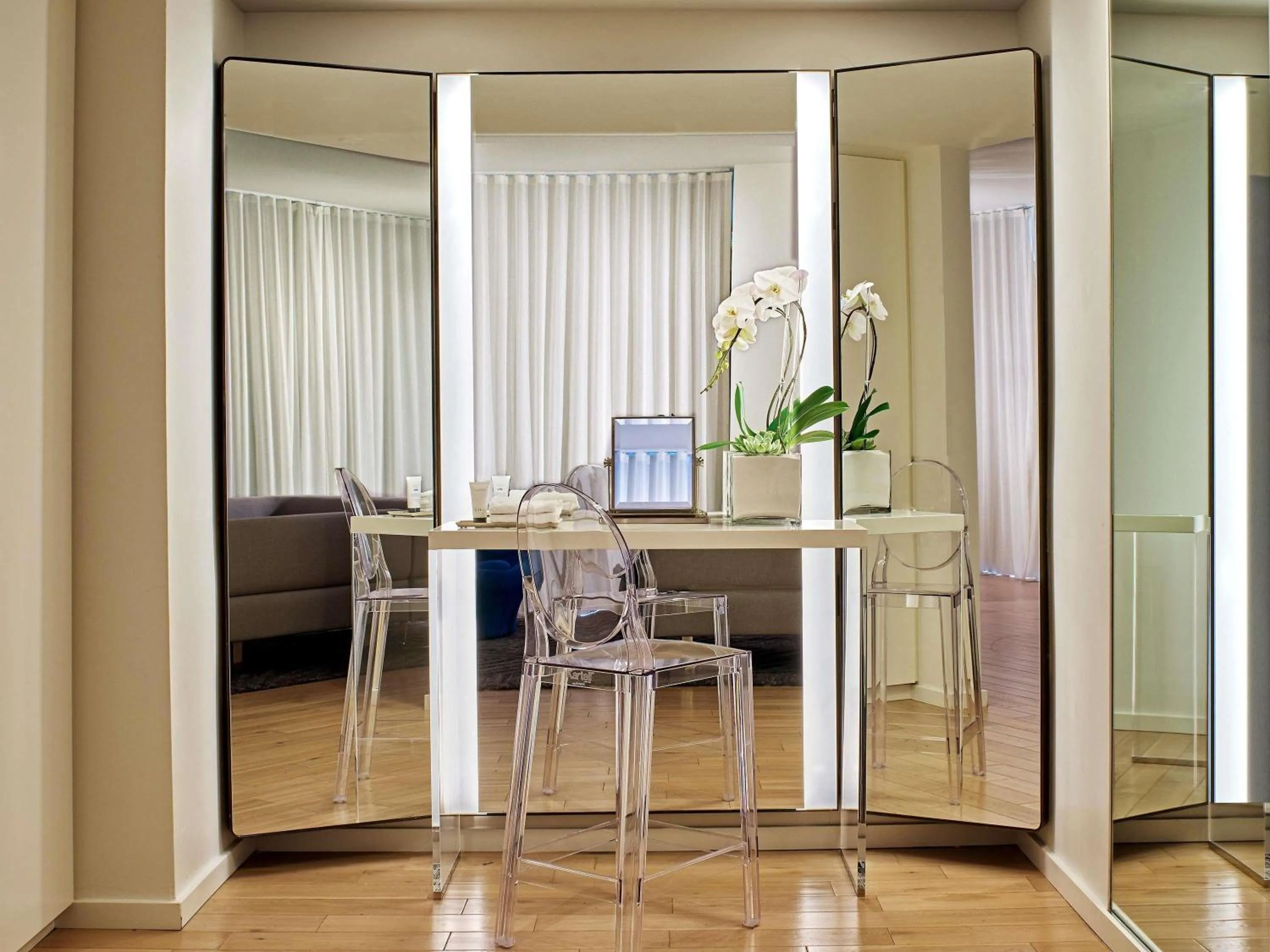 Bedroom in Mondrian Los Angeles