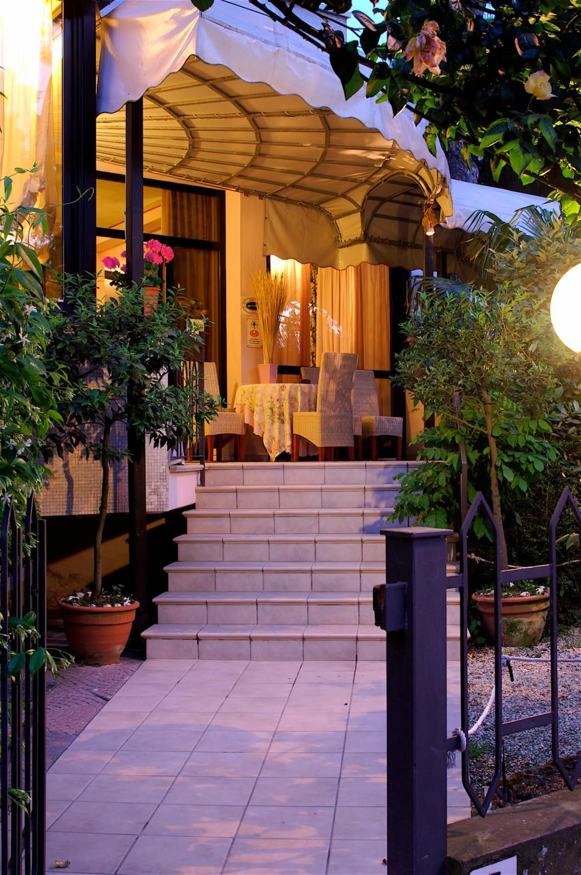 Facade/entrance in Hotel Loretta & Dependance