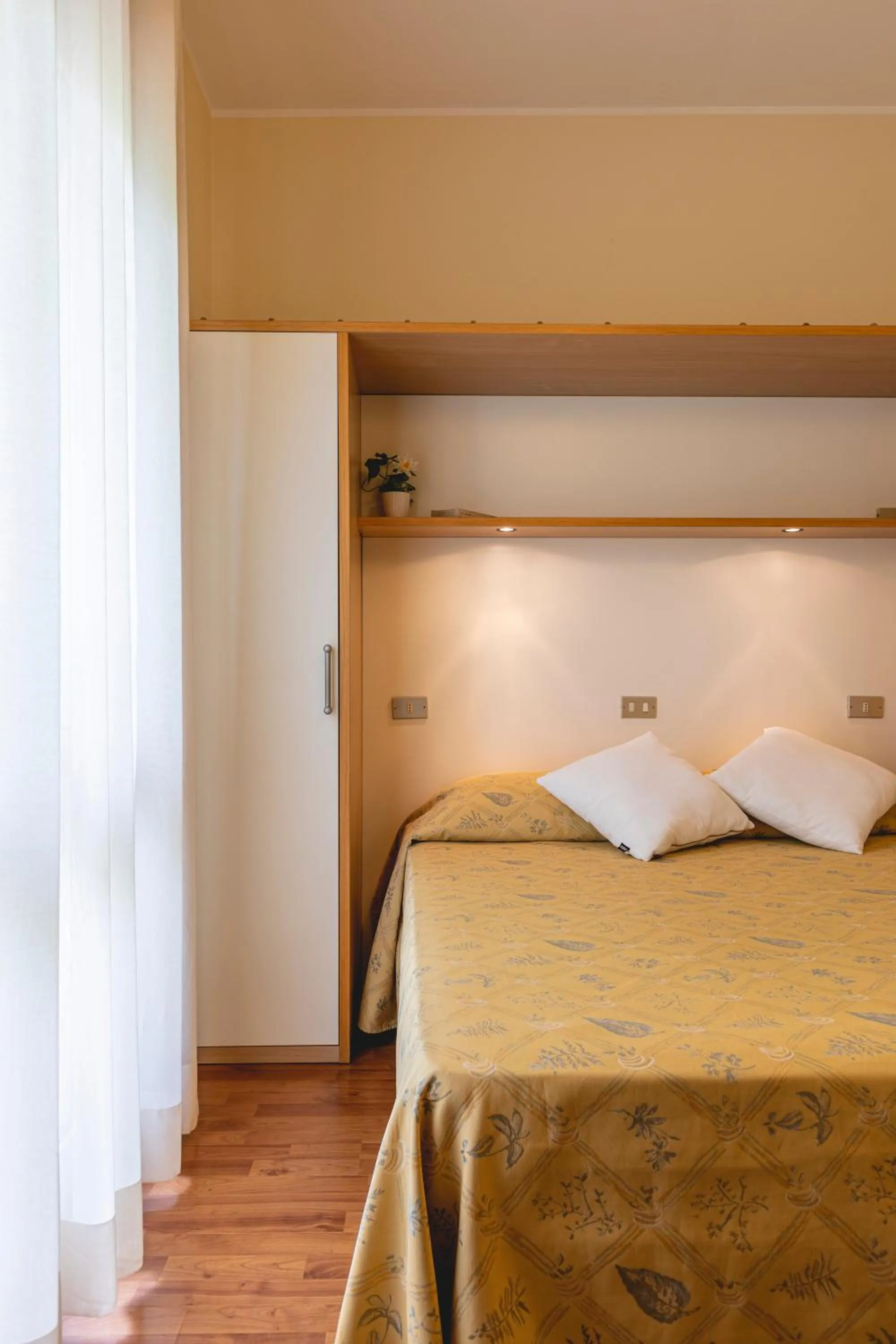 Bedroom, Bed in Hotel Loretta & Dependance