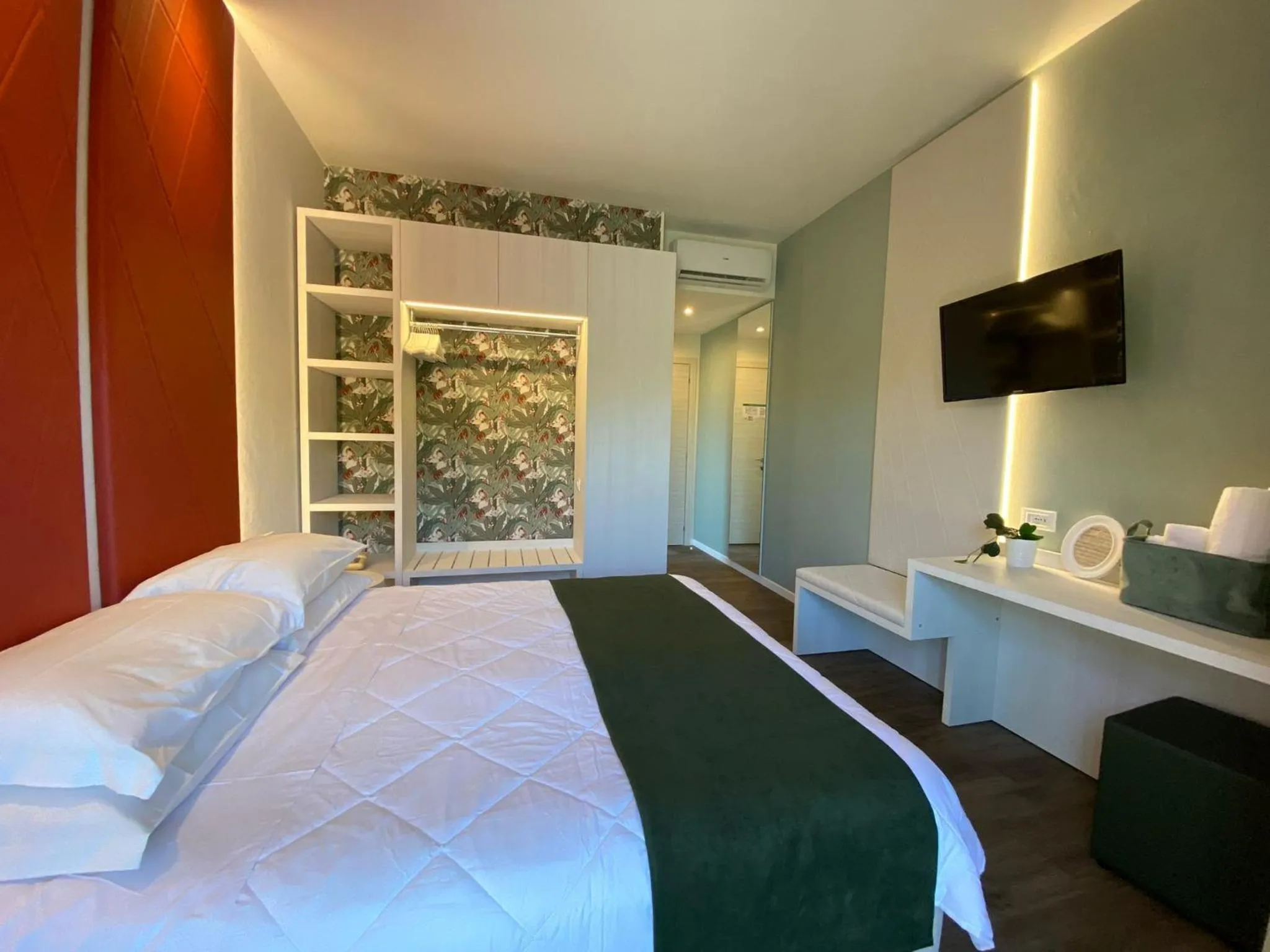 Bed in Hotel Loretta & Dependance