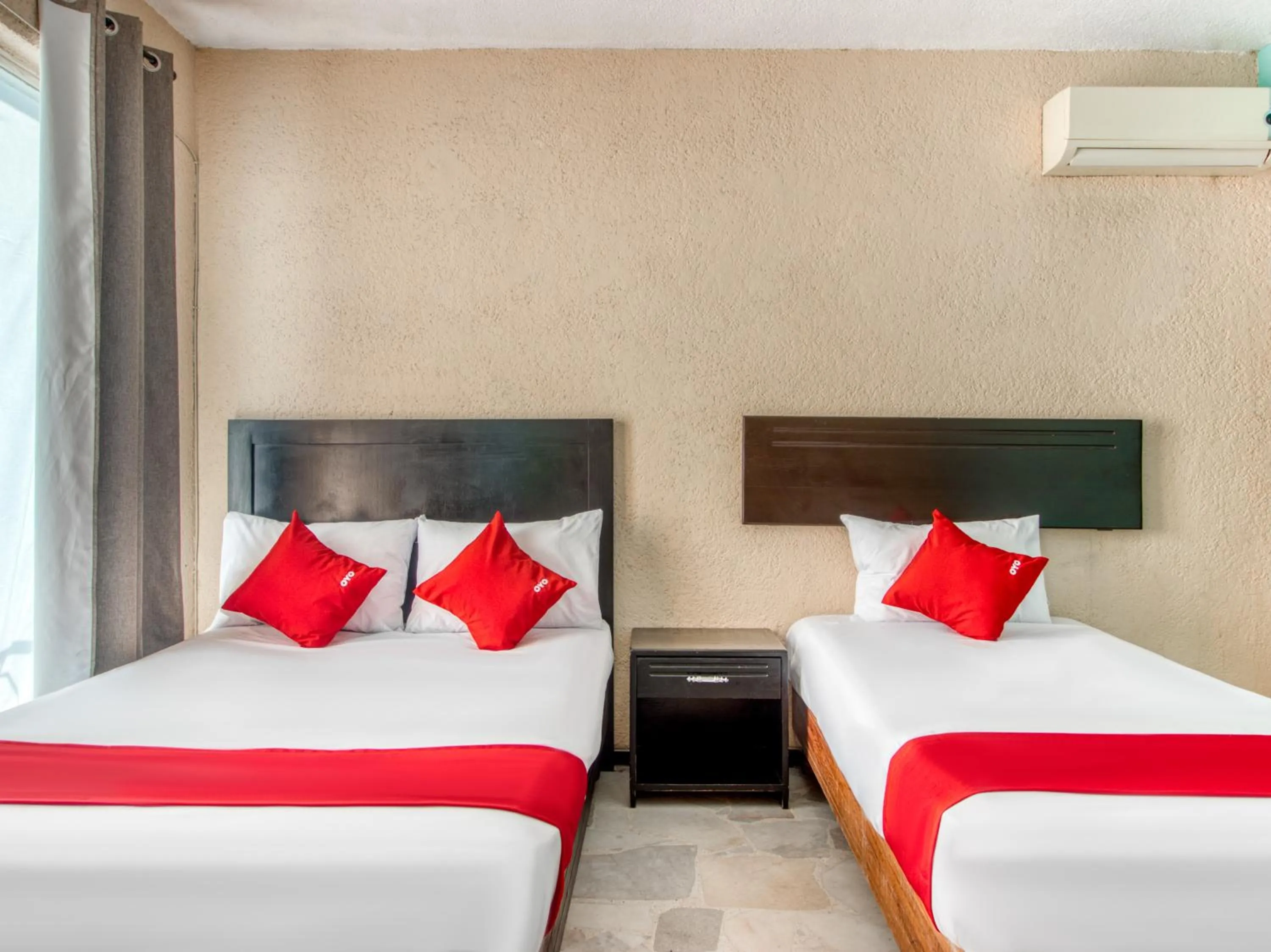 Photo of the whole room in Capital O Hotel La Siesta, Gomez Palacio