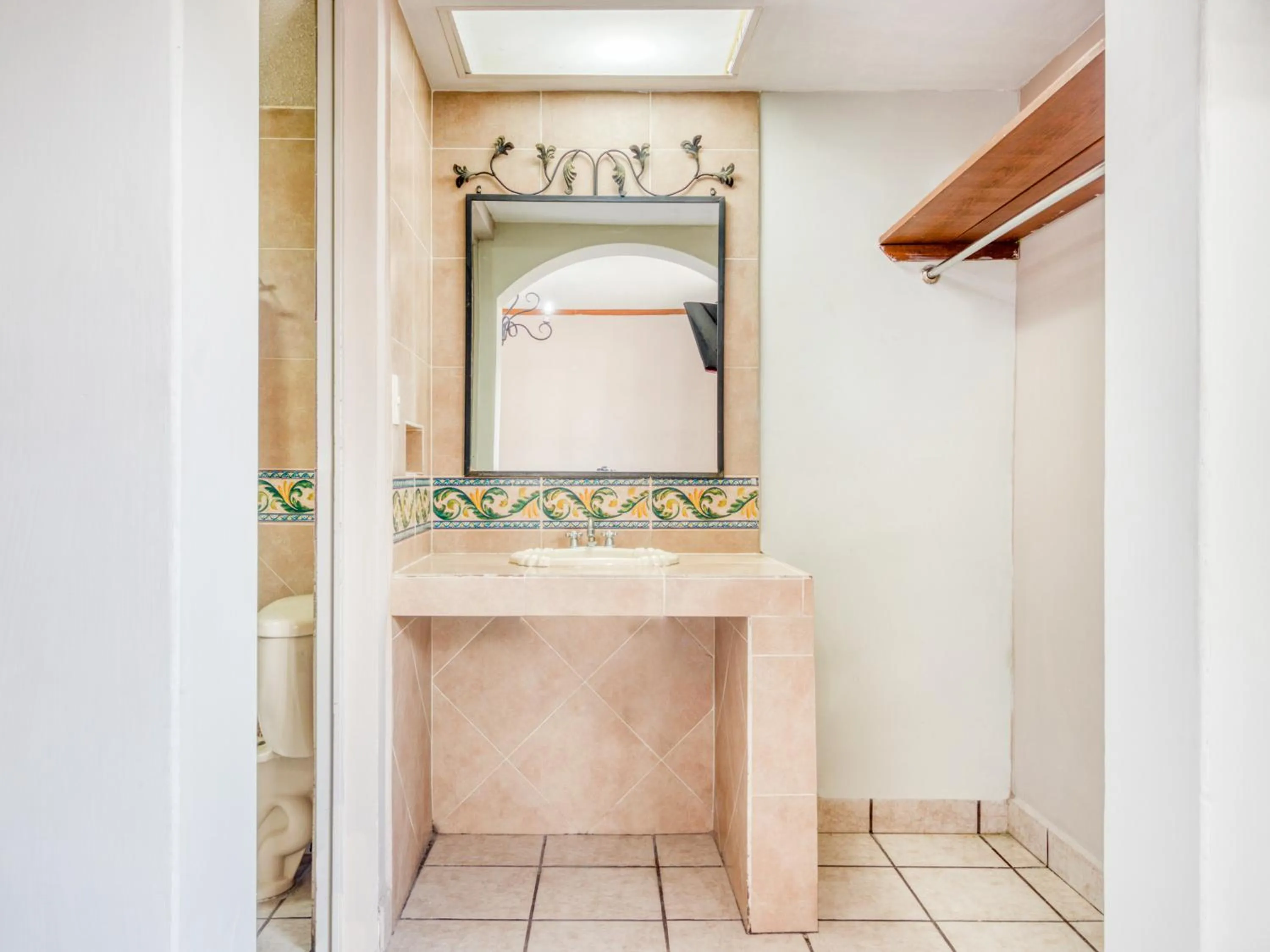 Bathroom in Capital O Hotel La Siesta, Gomez Palacio