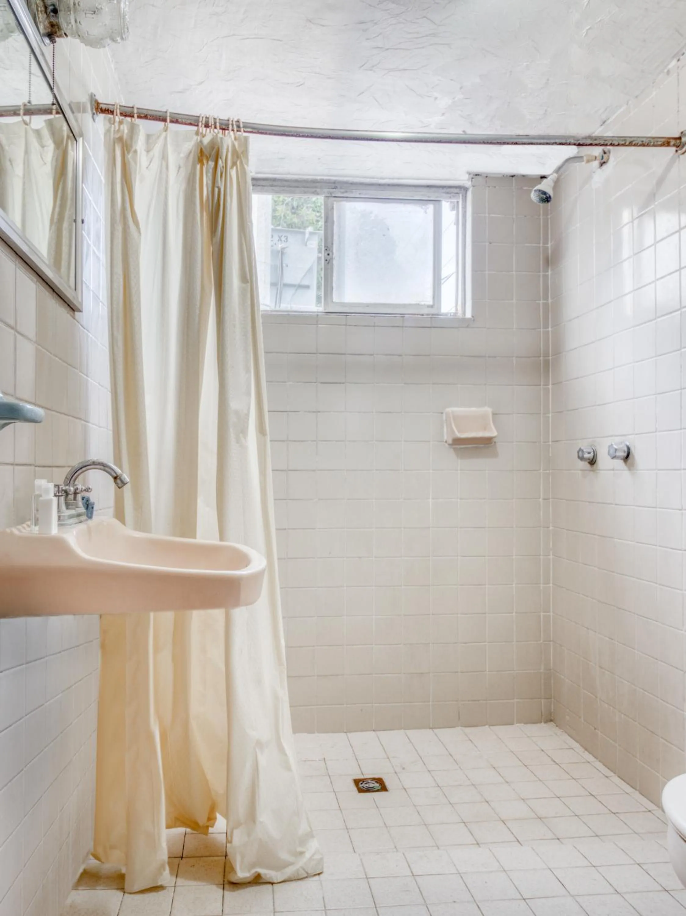 Bathroom in Capital O Hotel La Siesta, Gomez Palacio