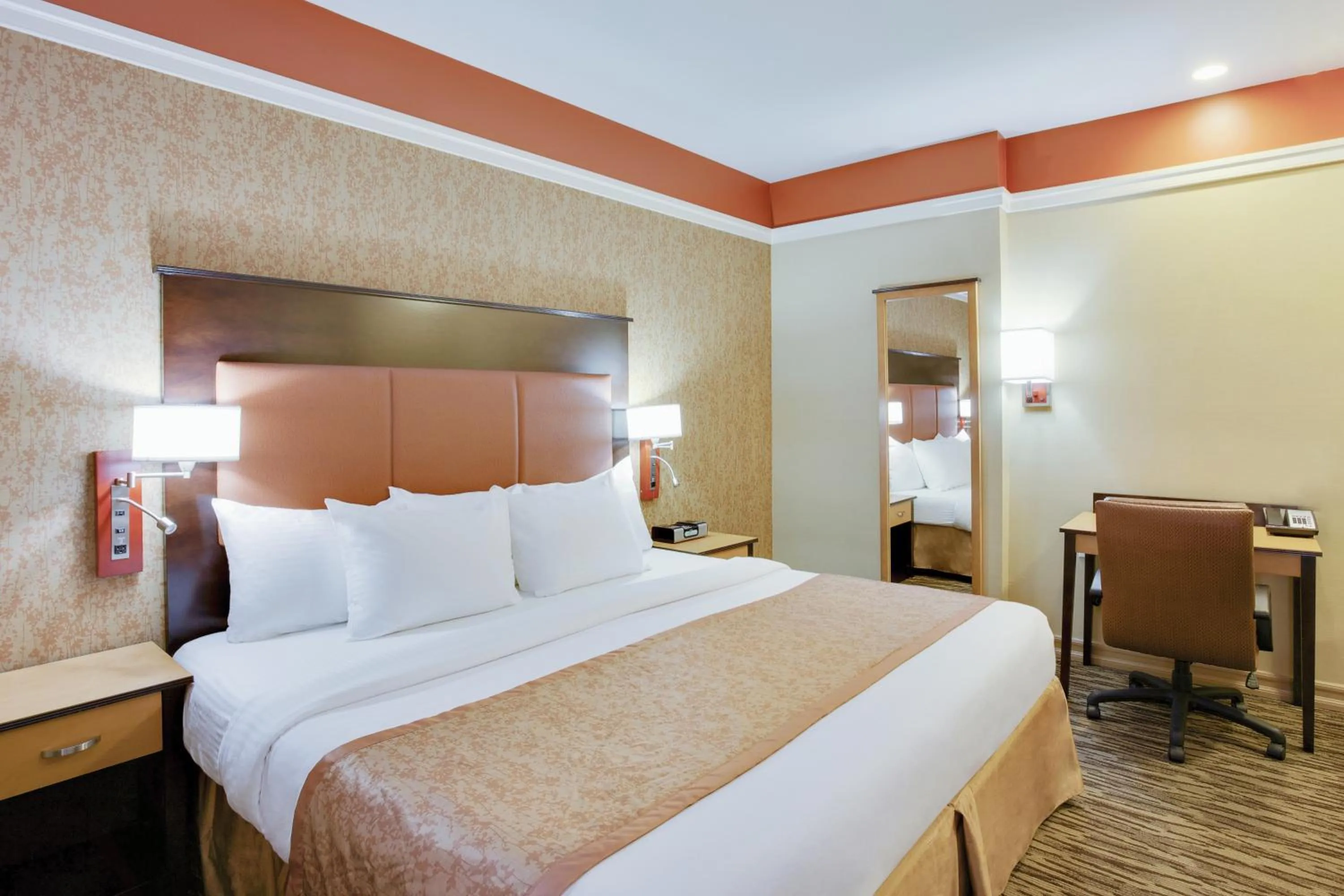 Bed in The Hotel at Fifth Avenue