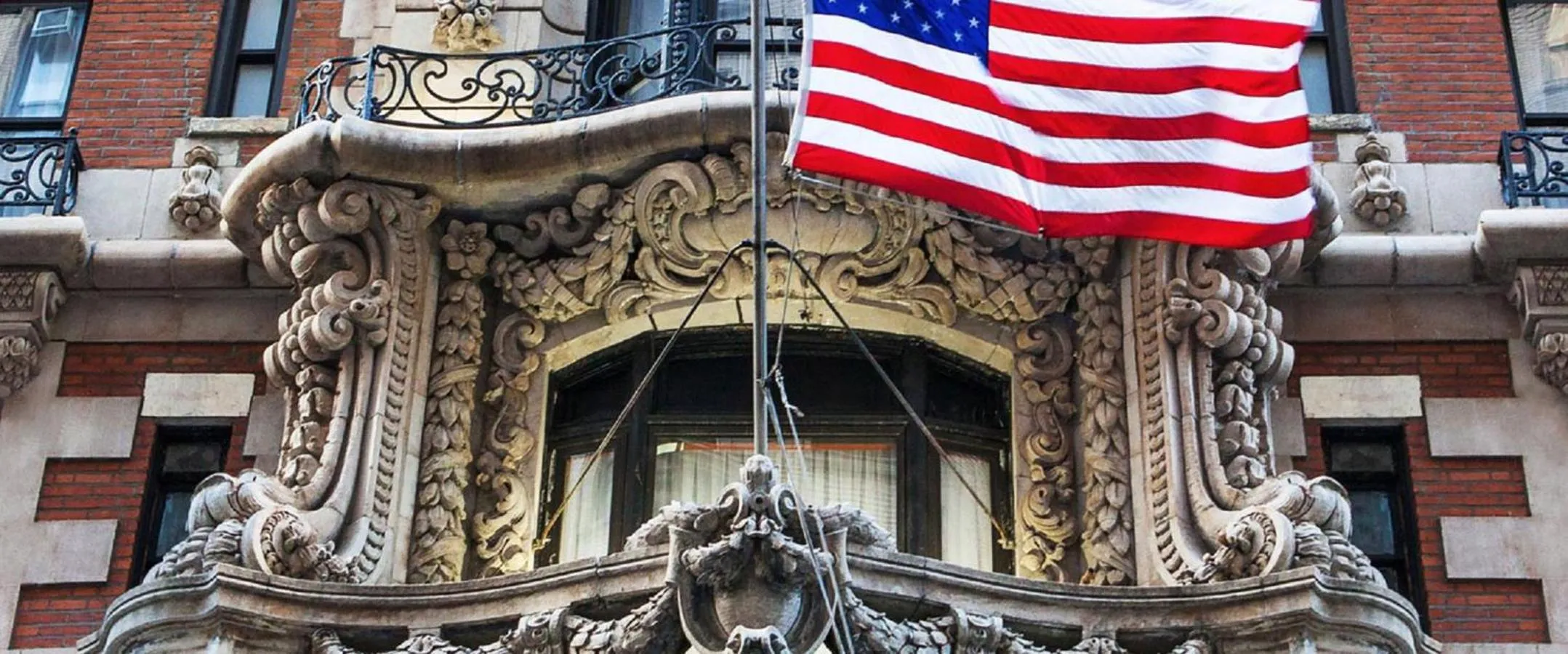 Facade/entrance in The Hotel at Fifth Avenue