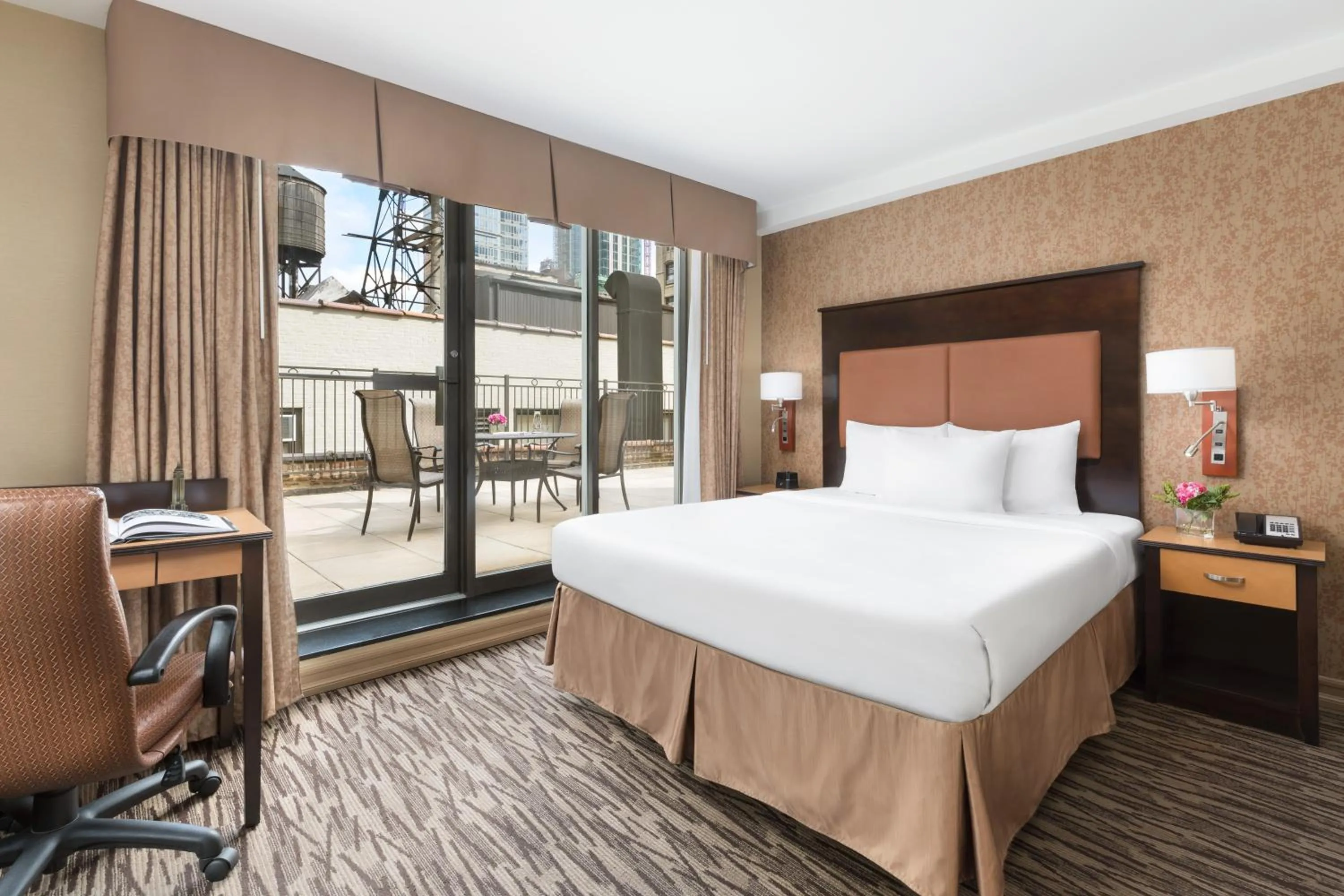 Photo of the whole room, Bed in The Hotel at Fifth Avenue