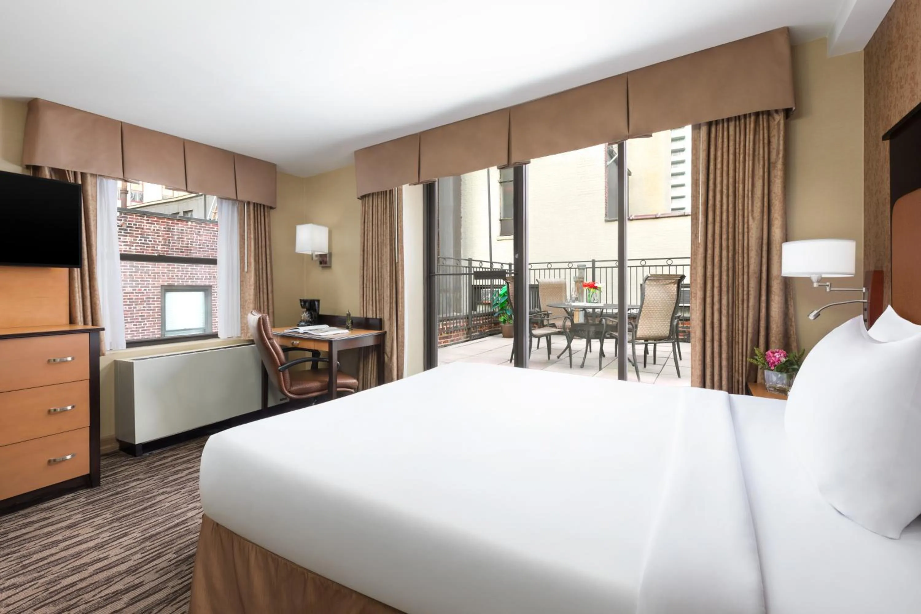 Bed in The Hotel at Fifth Avenue