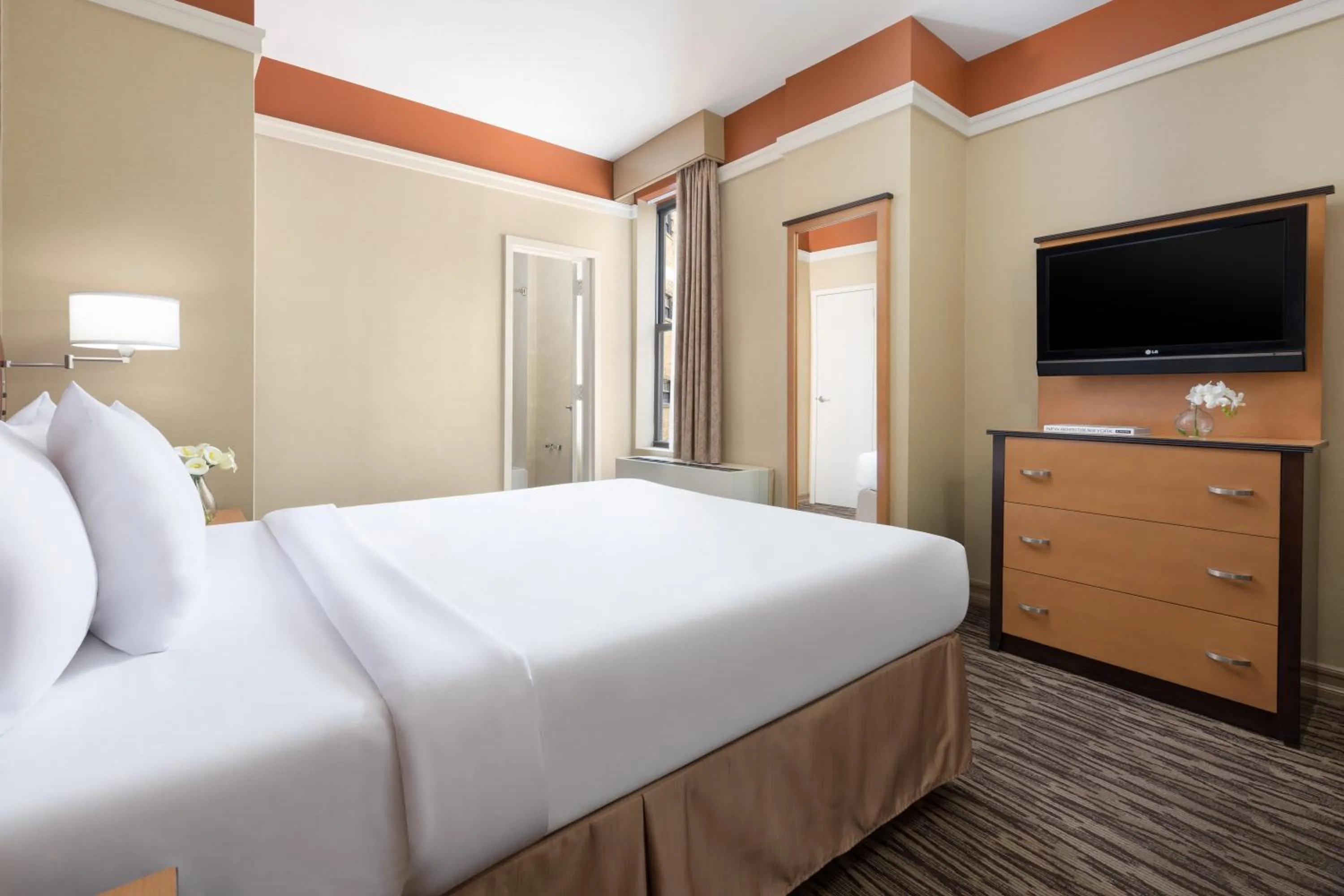 Photo of the whole room, Bed in The Hotel at Fifth Avenue