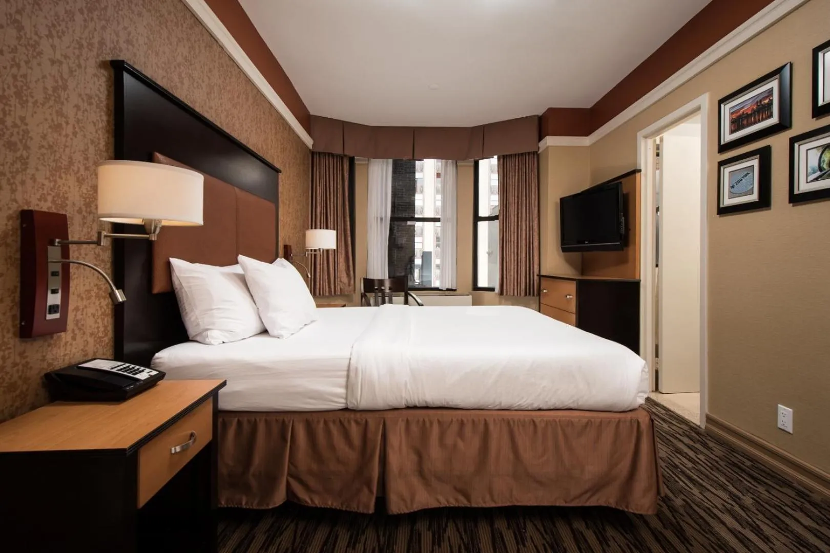 Bed in The Hotel at Fifth Avenue