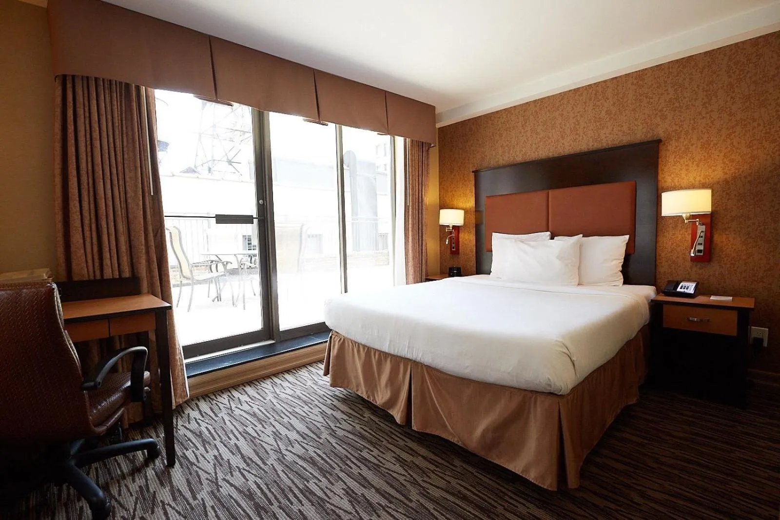 Bed in The Hotel at Fifth Avenue