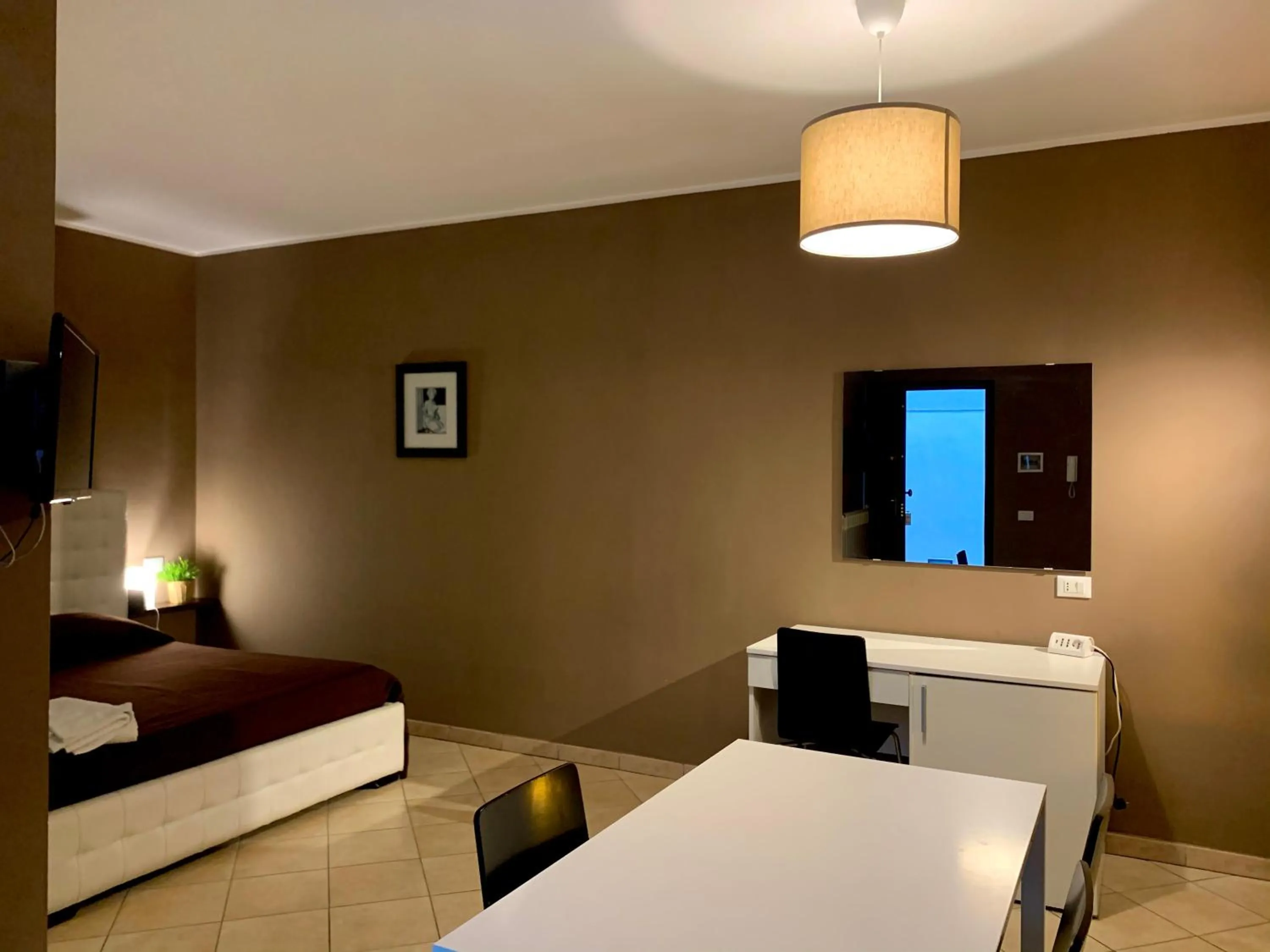 Photo of the whole room, Bed in MyBed B&B