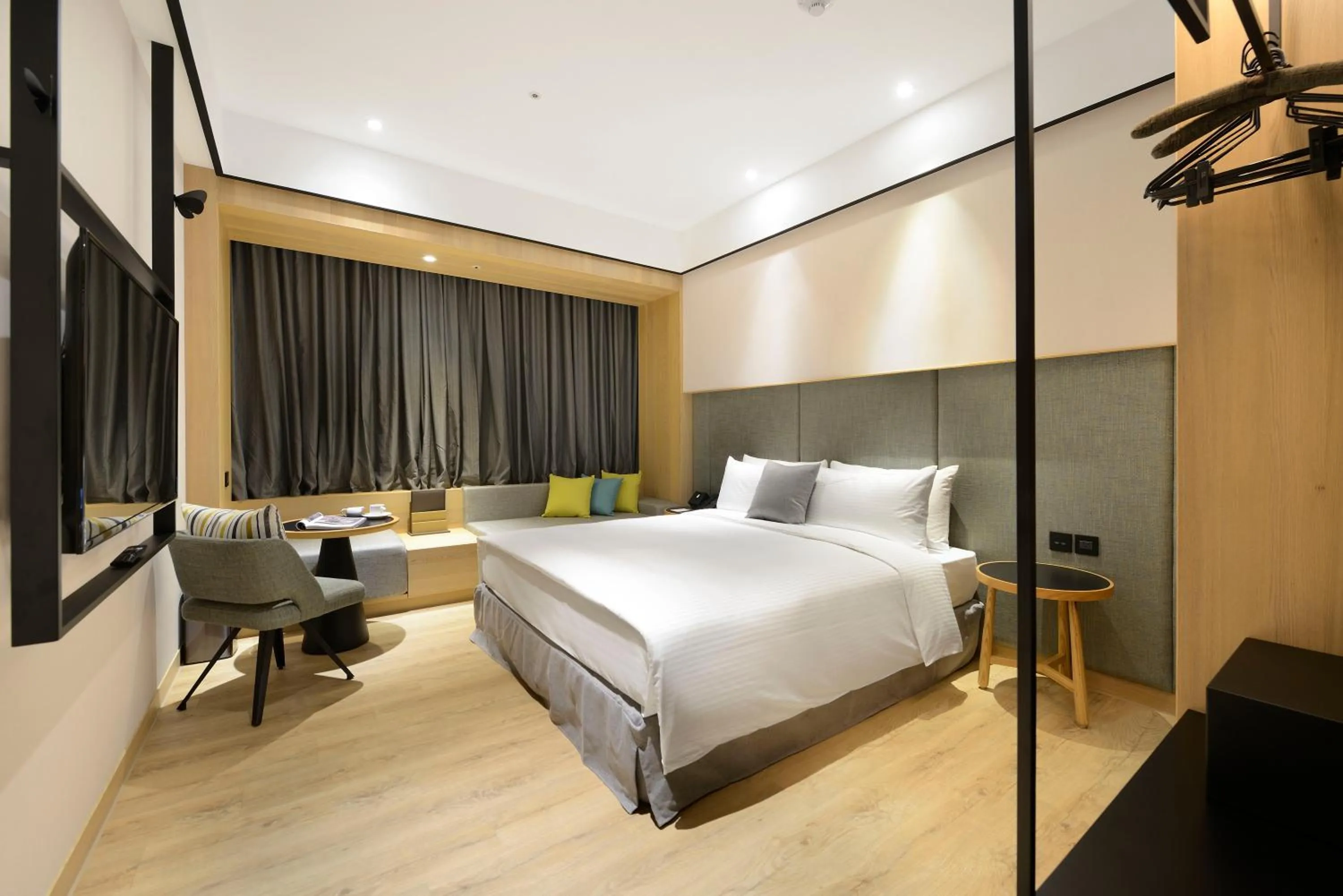 Photo of the whole room, Bed in Evergreen Palace Hotel Chiayi